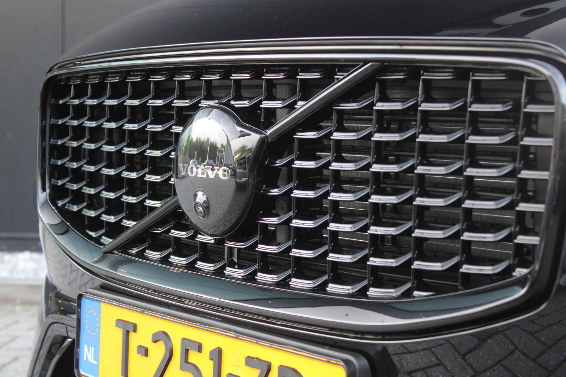 Volvo XC60 Recharge T8 AWD Ultimate Dark | Long Range | Heico Black Pack | Luchtvering | 22" | B&W | Stoelmassage / ventilatie | 360 Camera - 6/26