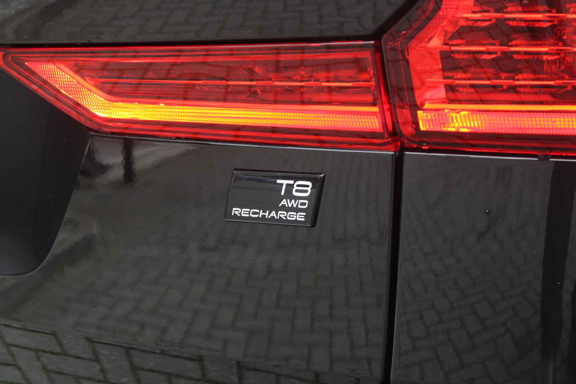 Volvo XC60 Recharge T8 AWD Ultimate Dark | Long Range | Heico Black Pack | Luchtvering | 22" | B&W | Stoelmassage / ventilatie | 360 Camera - 9/26