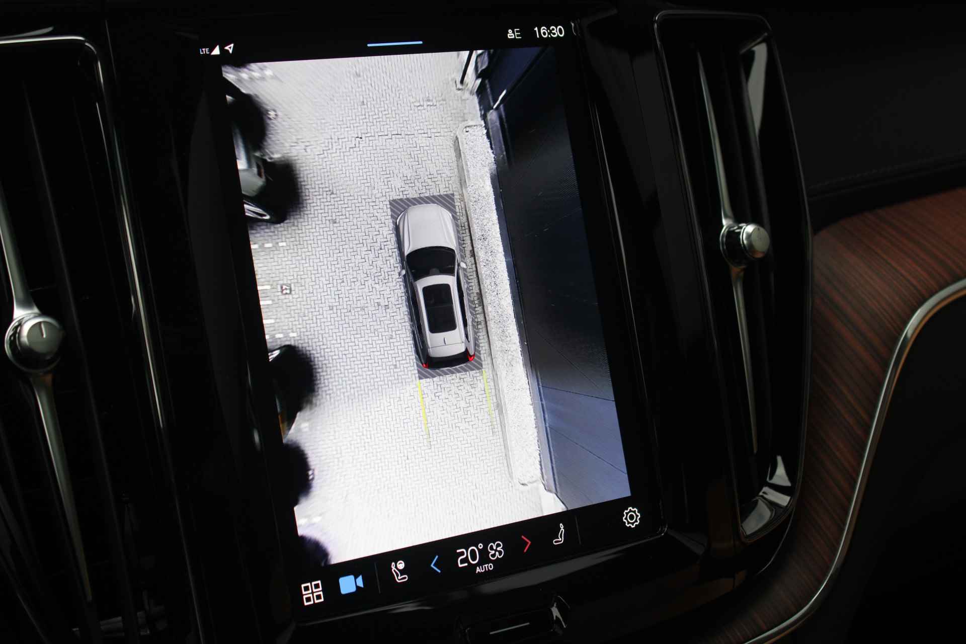 Volvo XC60 Recharge T8 AWD Ultimate Dark | Long Range | Heico Black Pack | Luchtvering | 22" | B&W | Stoelmassage / ventilatie | 360 Camera - 23/26