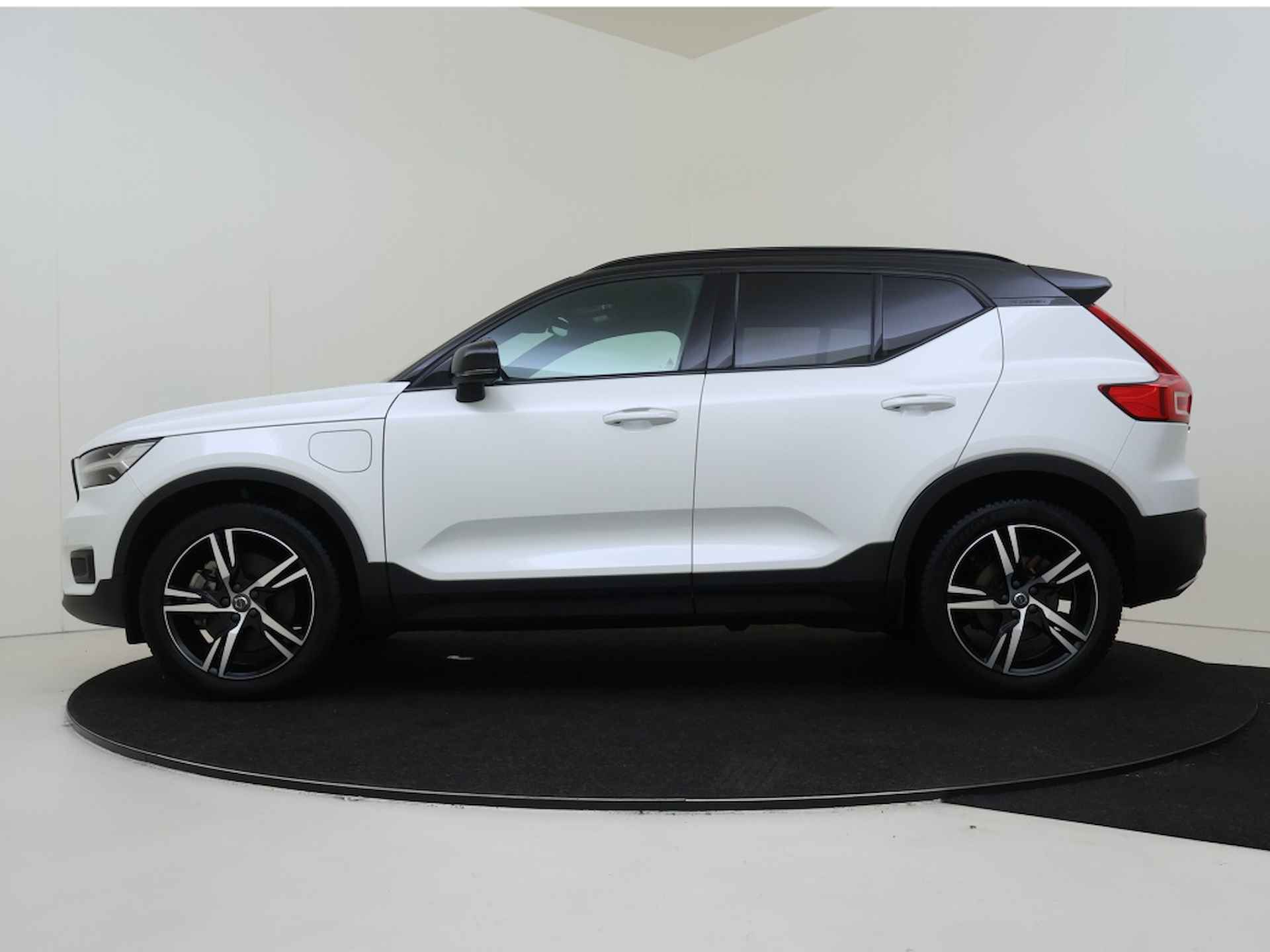 Volvo XC40 T5 Twin Engine Inscription | Achteruitrijcamera | Stoel en Stuur - 2/36