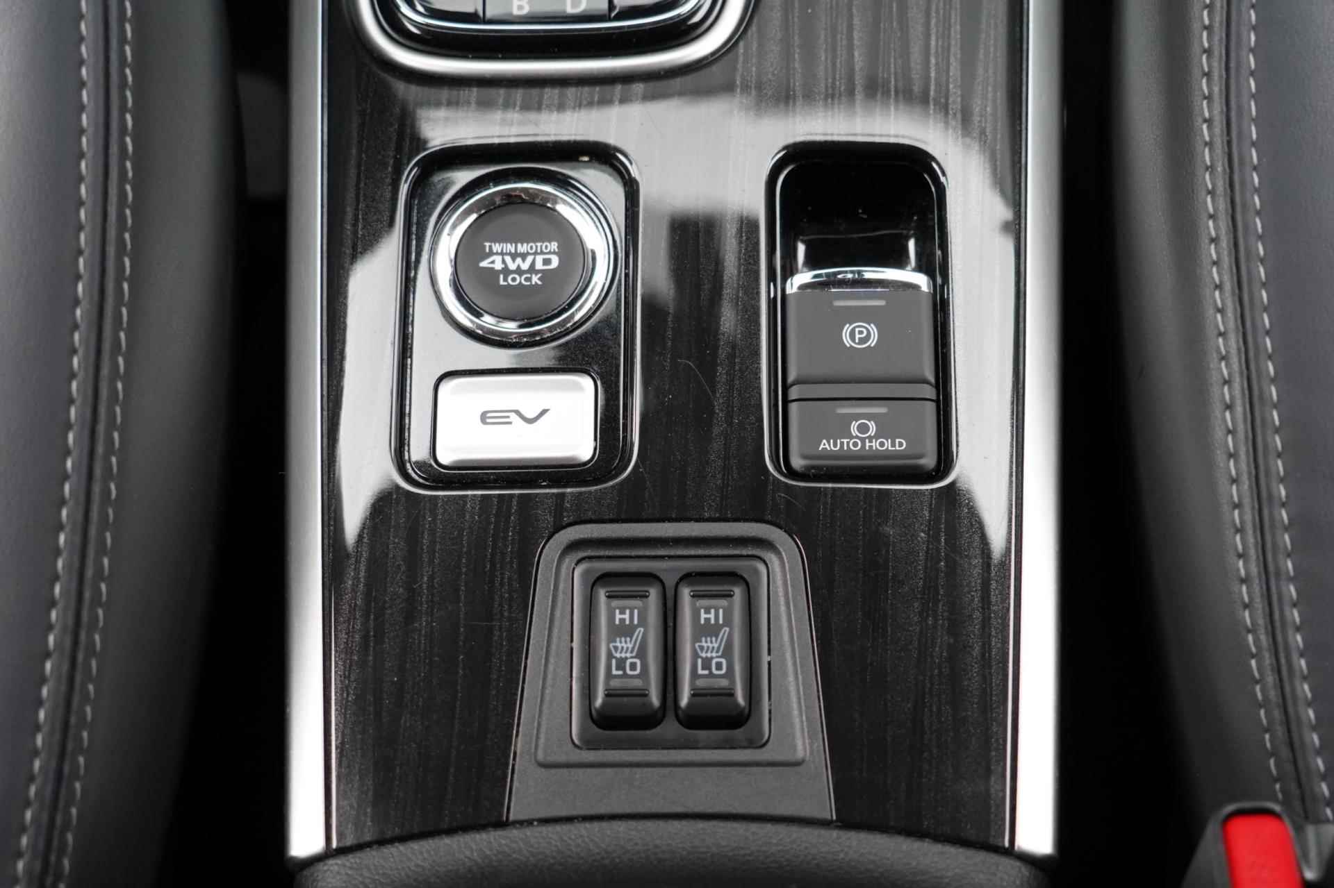 Mitsubishi Outlander 2.0 PHEV Premium / Afn. Trekhaak / NL-Auto / 120dkm NAP / Carplay / Cruise / Stoelverw. - 18/37