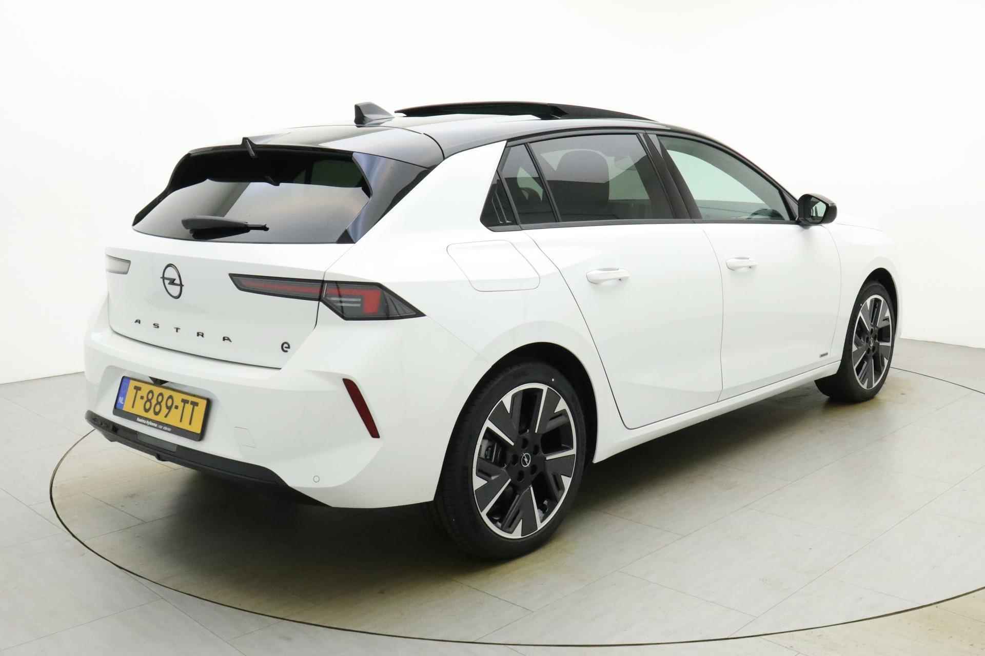 Opel Astra Electric Ultimate 54 kWh | Alcantara | Head Up Display | Panoramadak | Matrix verlichting | Winterpakket | 18" Lichtmetalen velgen | zeer compleet | Direct leverbaar! - 3/36