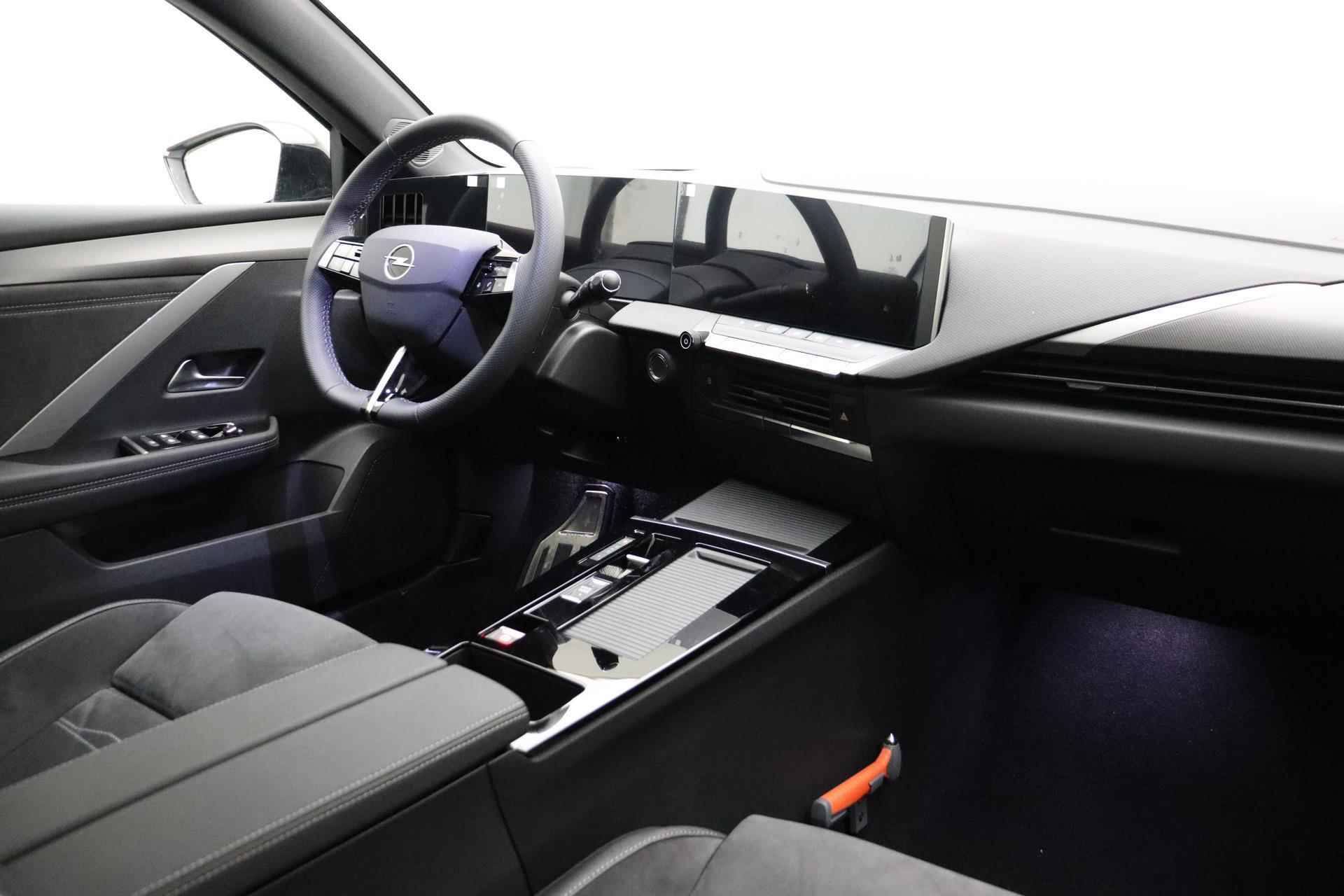 Opel Astra Electric Ultimate 54 kWh | Alcantara | Head Up Display | Panoramadak | Matrix verlichting | Winterpakket | 18" Lichtmetalen velgen | zeer compleet | Direct leverbaar! - 4/36