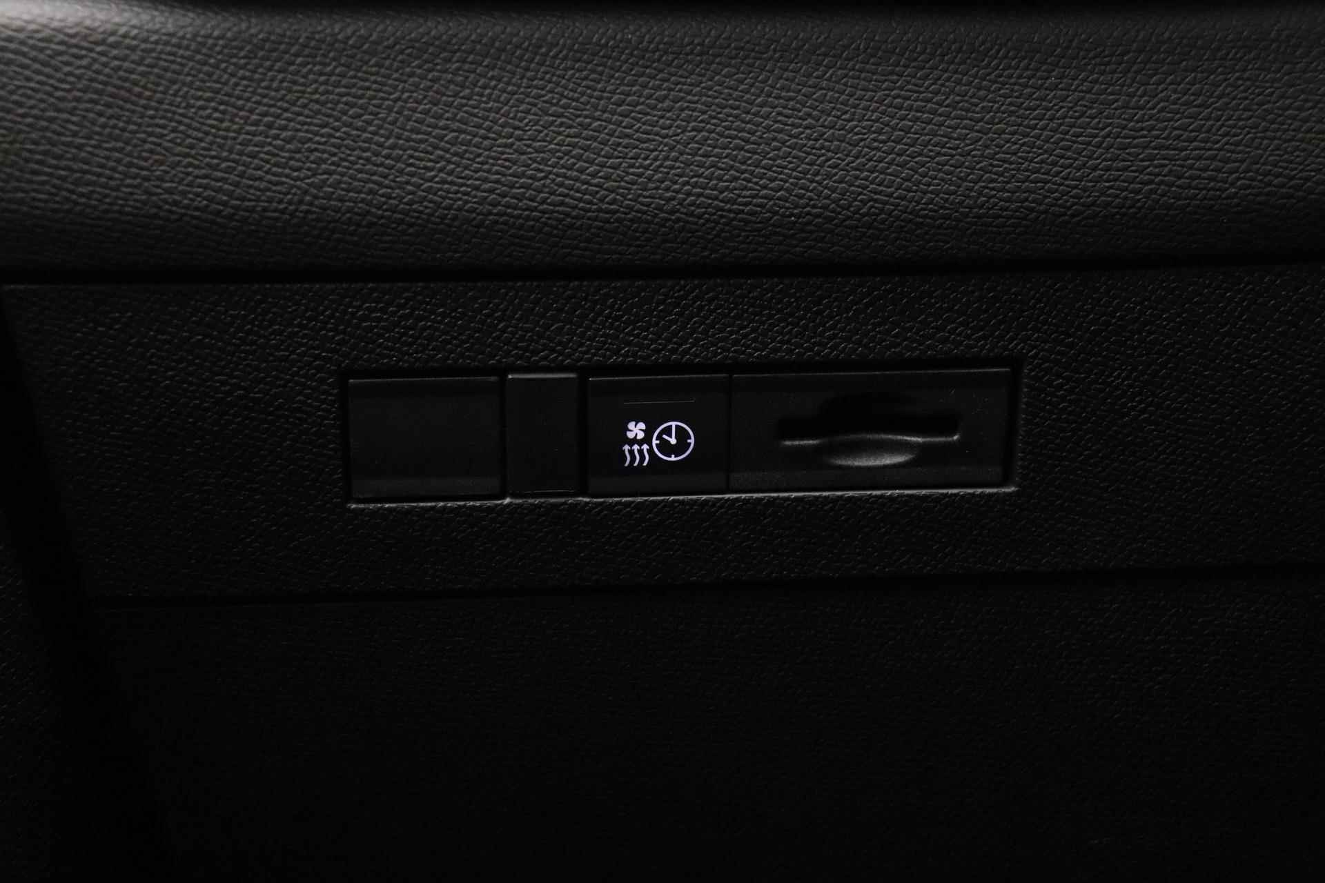 Opel Astra Electric Ultimate 54 kWh | Alcantara | Head Up Display | Panoramadak | Matrix verlichting | Winterpakket | 18" Lichtmetalen velgen | zeer compleet | Direct leverbaar! - 30/36
