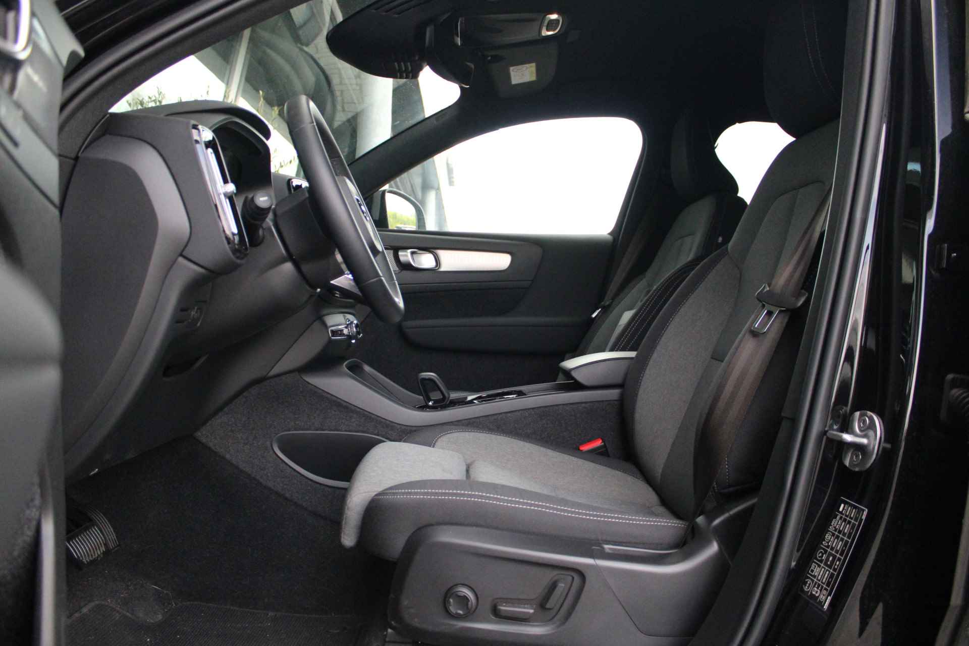 Volvo XC40 T4 Recharge Plus Dark | Harman Kardon | Adaptive Cruise | Elec. stoelen | 19 Inch i.c.m All-Seasonbanden - 10/42