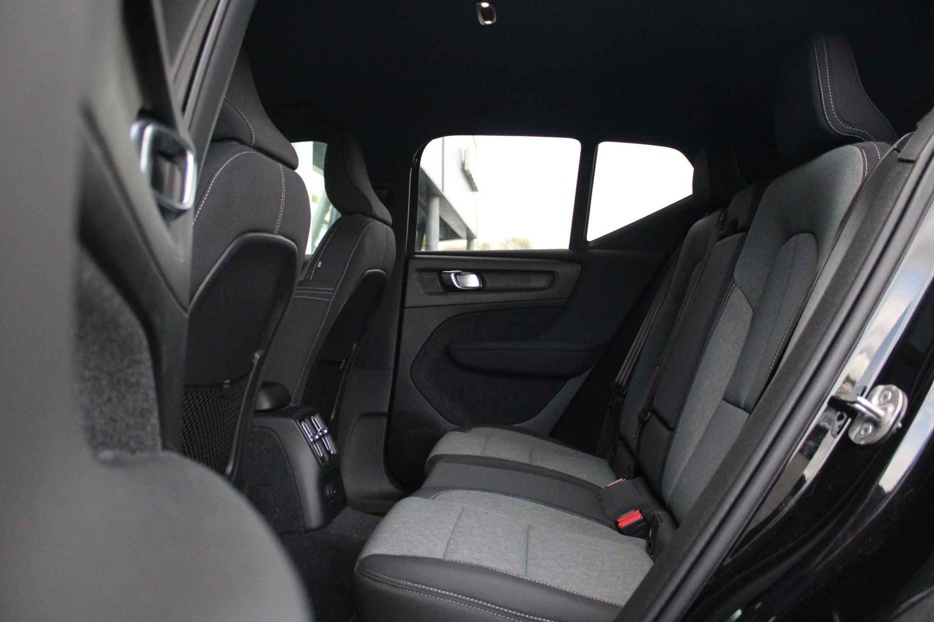 Volvo XC40 T4 Recharge Plus Dark | Harman Kardon | Adaptive Cruise | Elec. stoelen | 19 Inch i.c.m All-Seasonbanden - 11/42