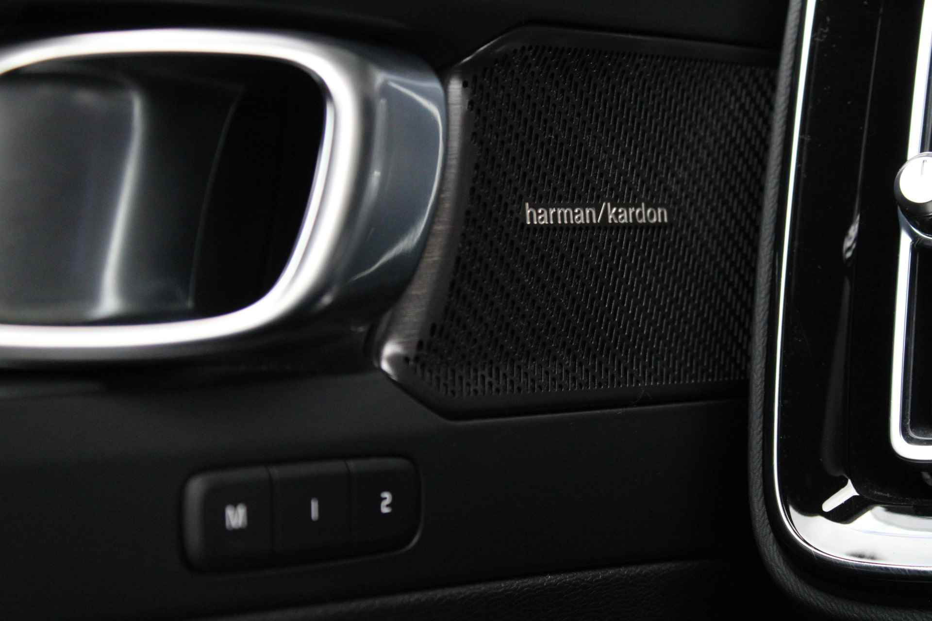 Volvo XC40 T4 Recharge Plus Dark | Harman Kardon | Adaptive Cruise | Elec. stoelen | 19 Inch i.c.m All-Seasonbanden - 20/42