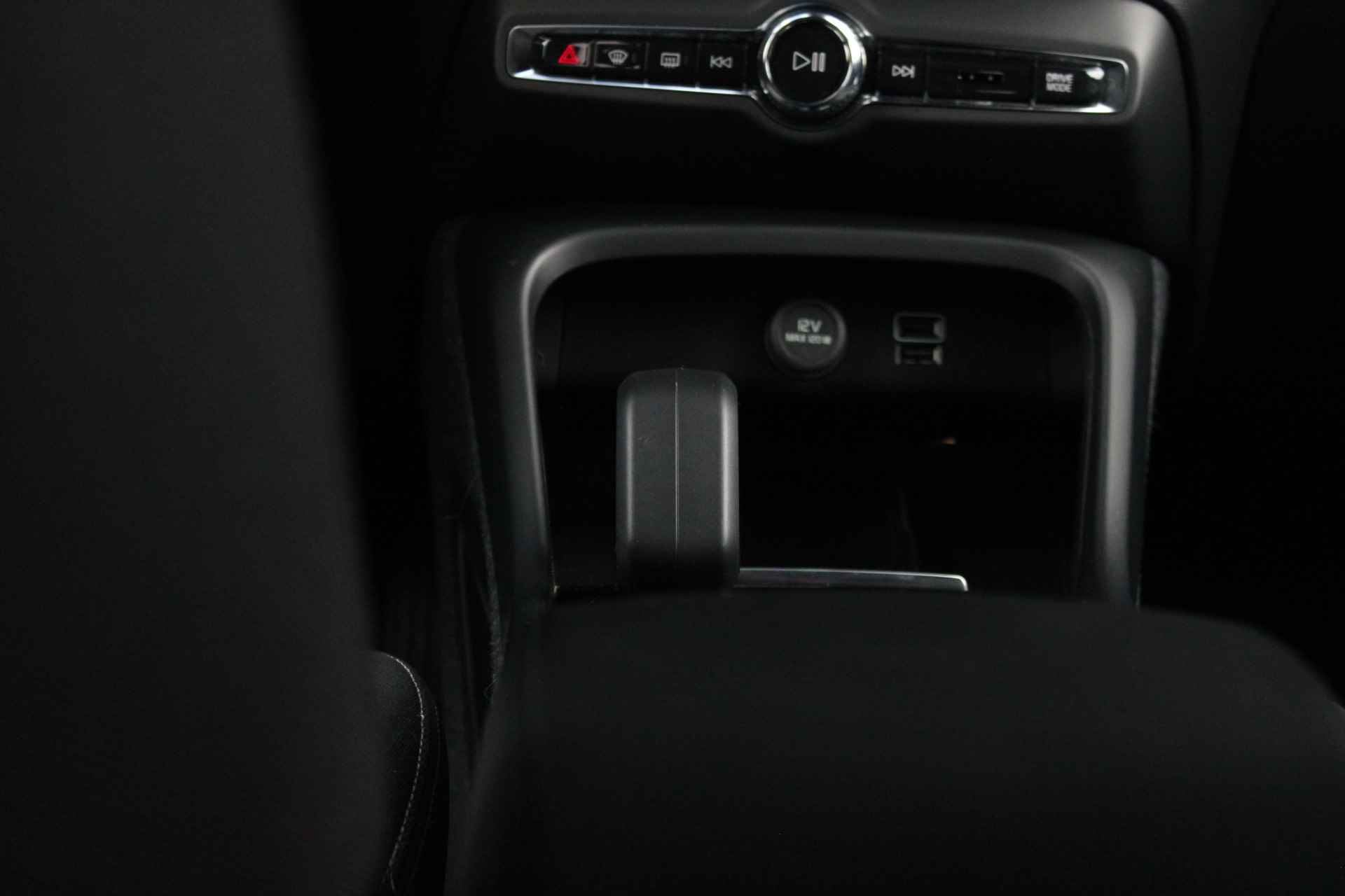 Volvo XC40 T4 Recharge Plus Dark | Harman Kardon | Adaptive Cruise | Elec. stoelen | 19 Inch i.c.m All-Seasonbanden - 27/42