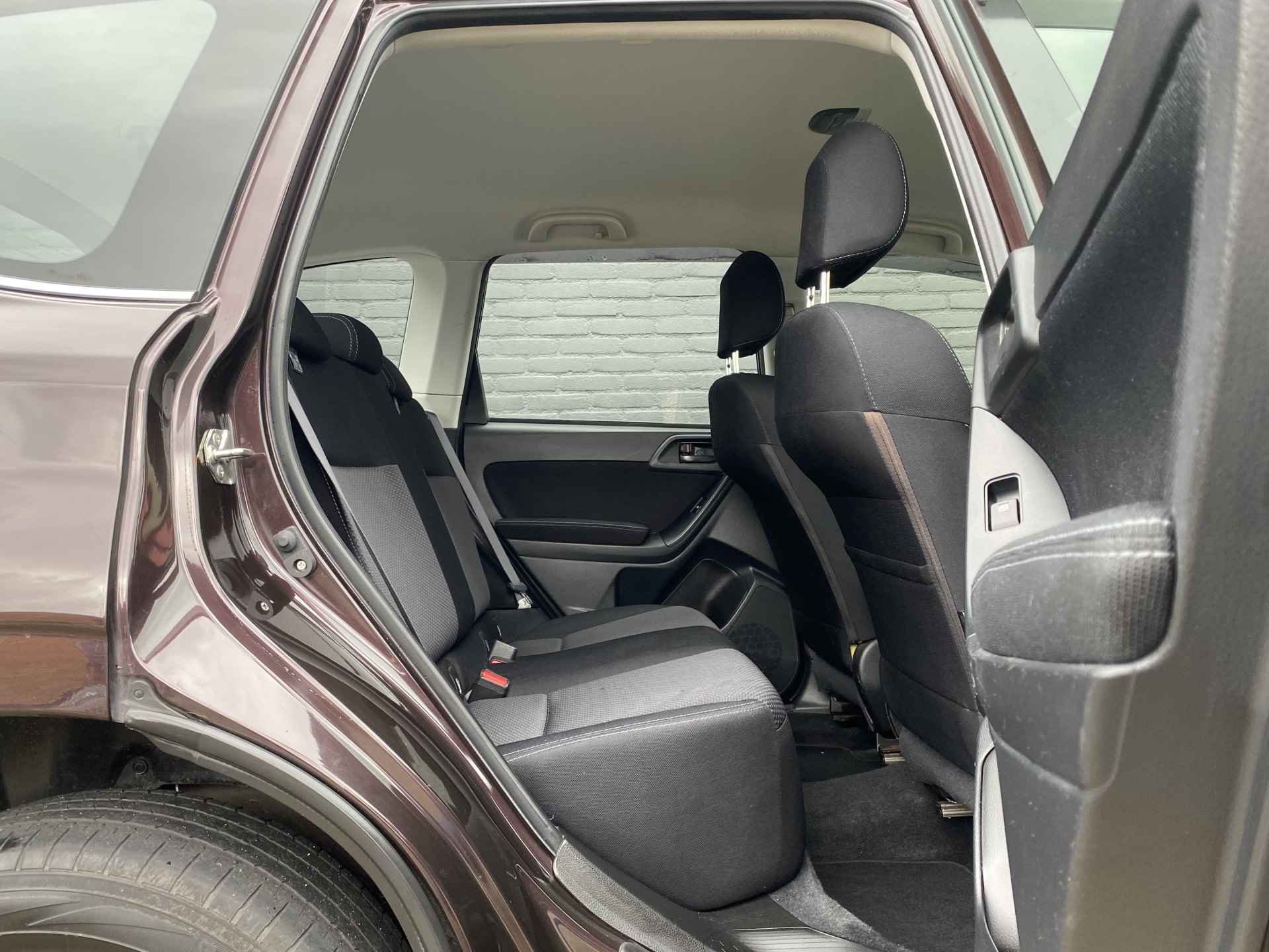 Subaru Forester 2.0 AWD Comfort AUT. | dealer onderhouden | navigatie | camera | climate control | trekhaak | cruise control - 23/36