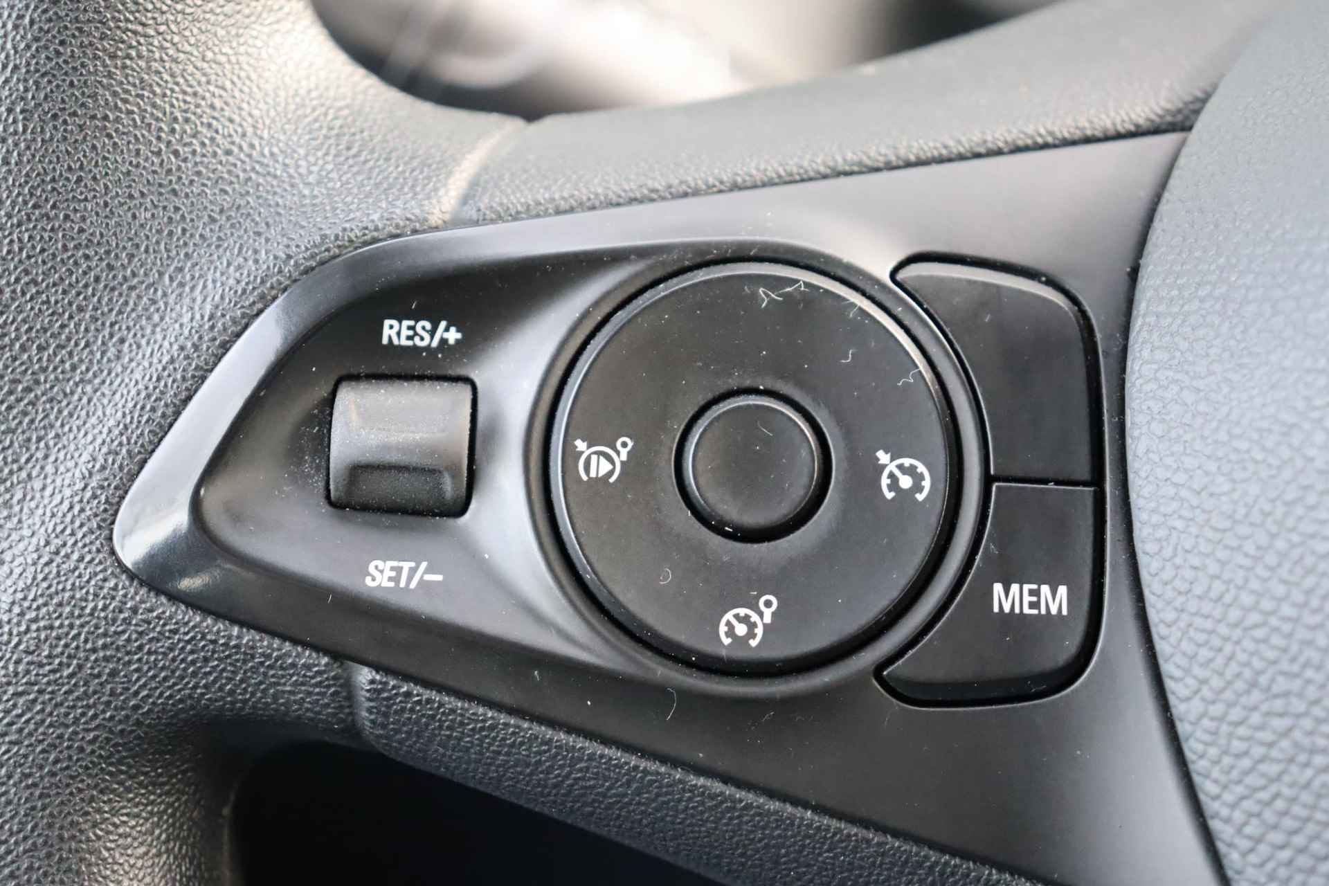 Opel Corsa-e Edition 50 kWh / Carplay / Cruise control /  PDC / - 10/34