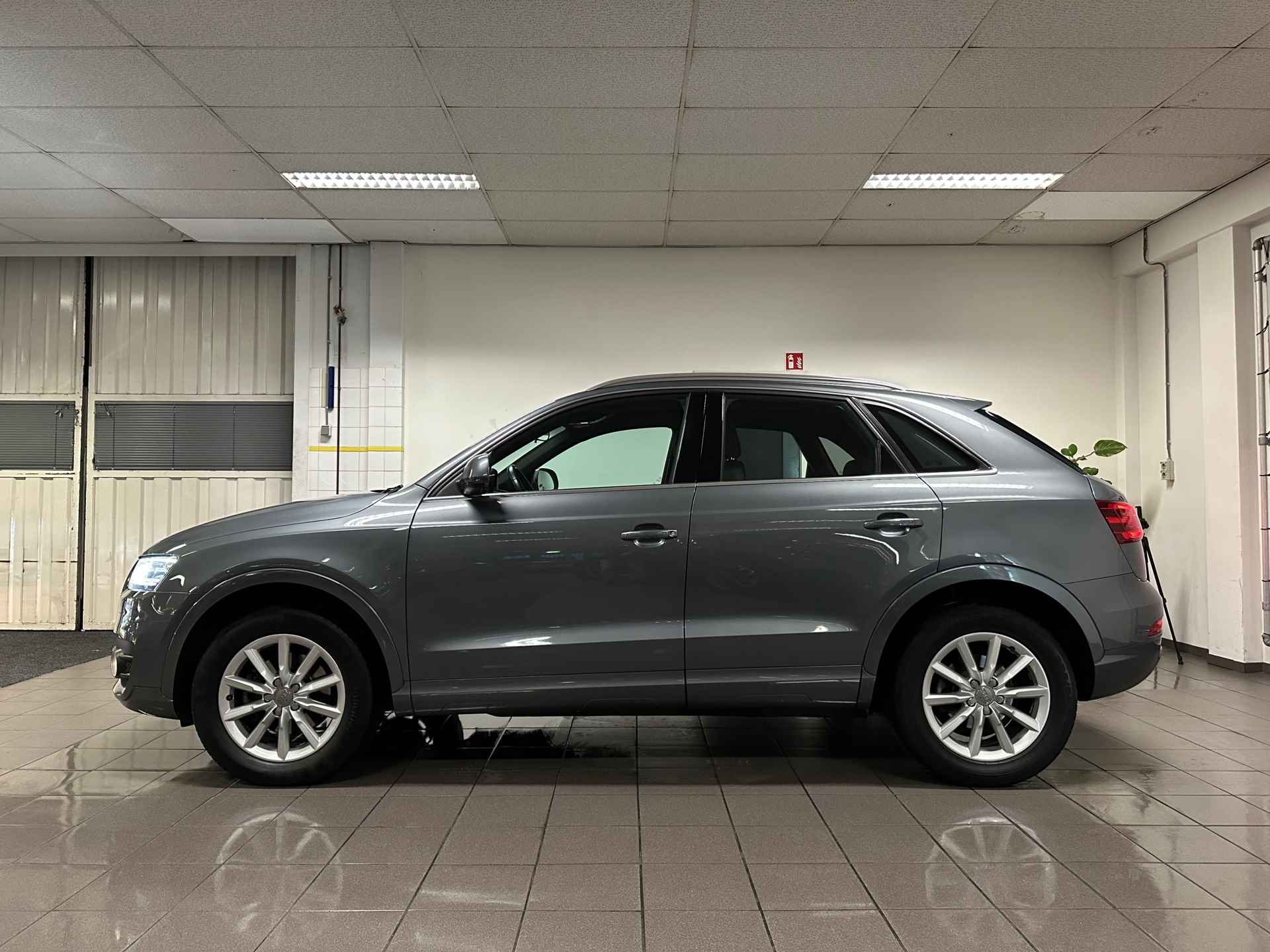 Audi Q3 2.0 TFSI quattro Pro Line * Xenon / Navigatie / Cruise control / LM Velgen / NL Auto * - 2/24