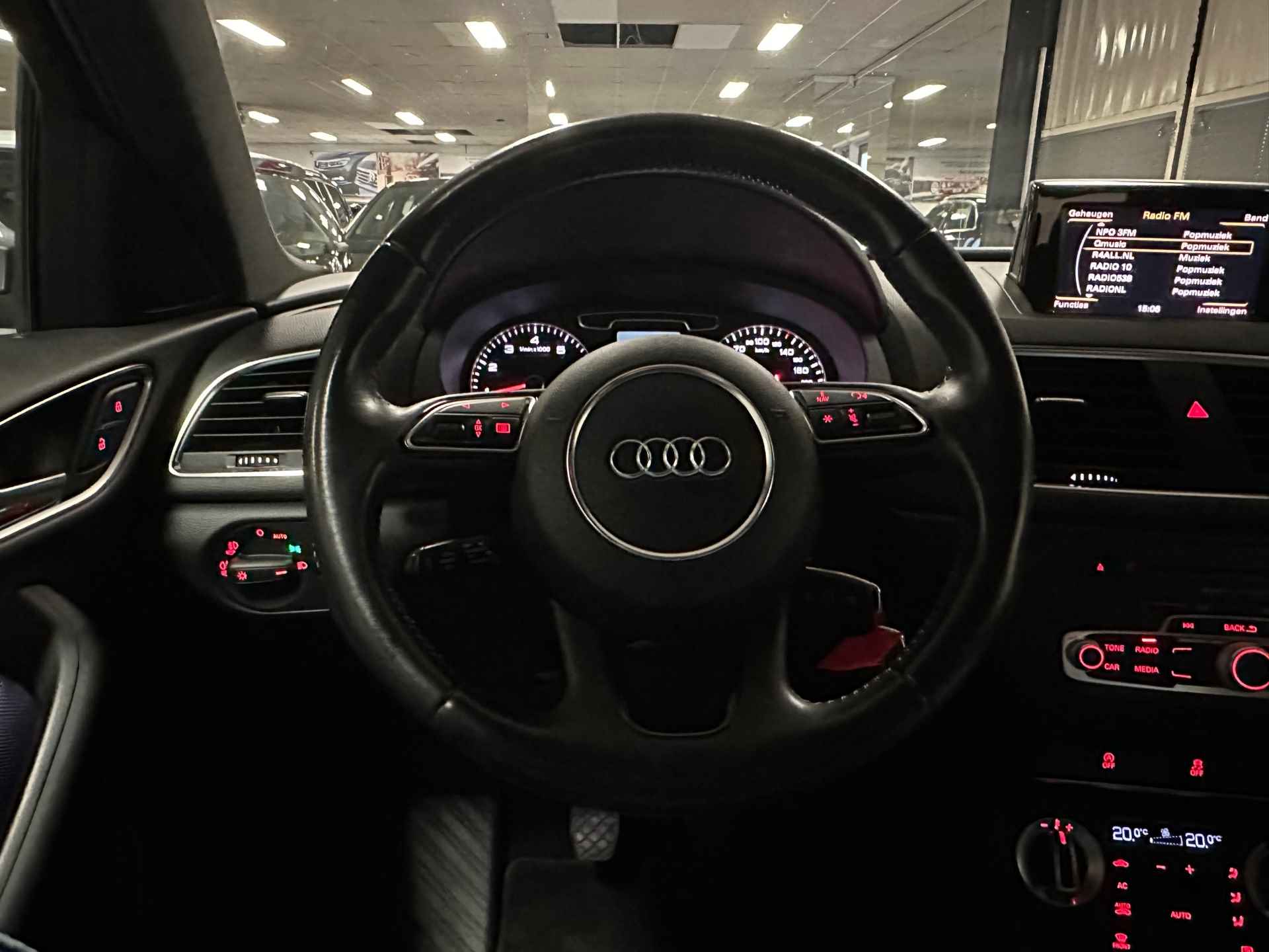 Audi Q3 2.0 TFSI quattro Pro Line * Xenon / Navigatie / Cruise control / LM Velgen / NL Auto * - 13/24