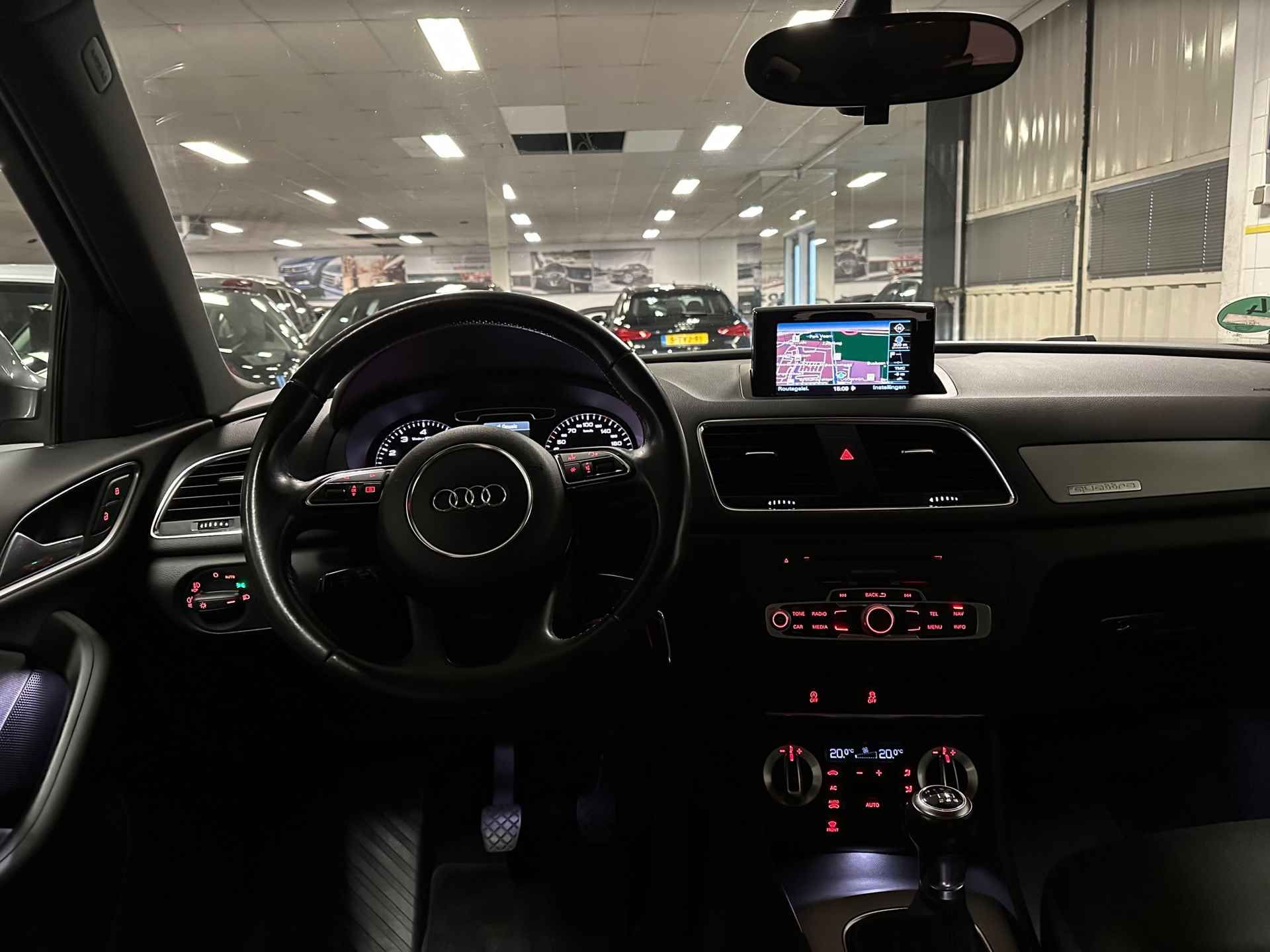 Audi Q3 2.0 TFSI quattro Pro Line * Xenon / Navigatie / Cruise control / LM Velgen / NL Auto * - 22/24