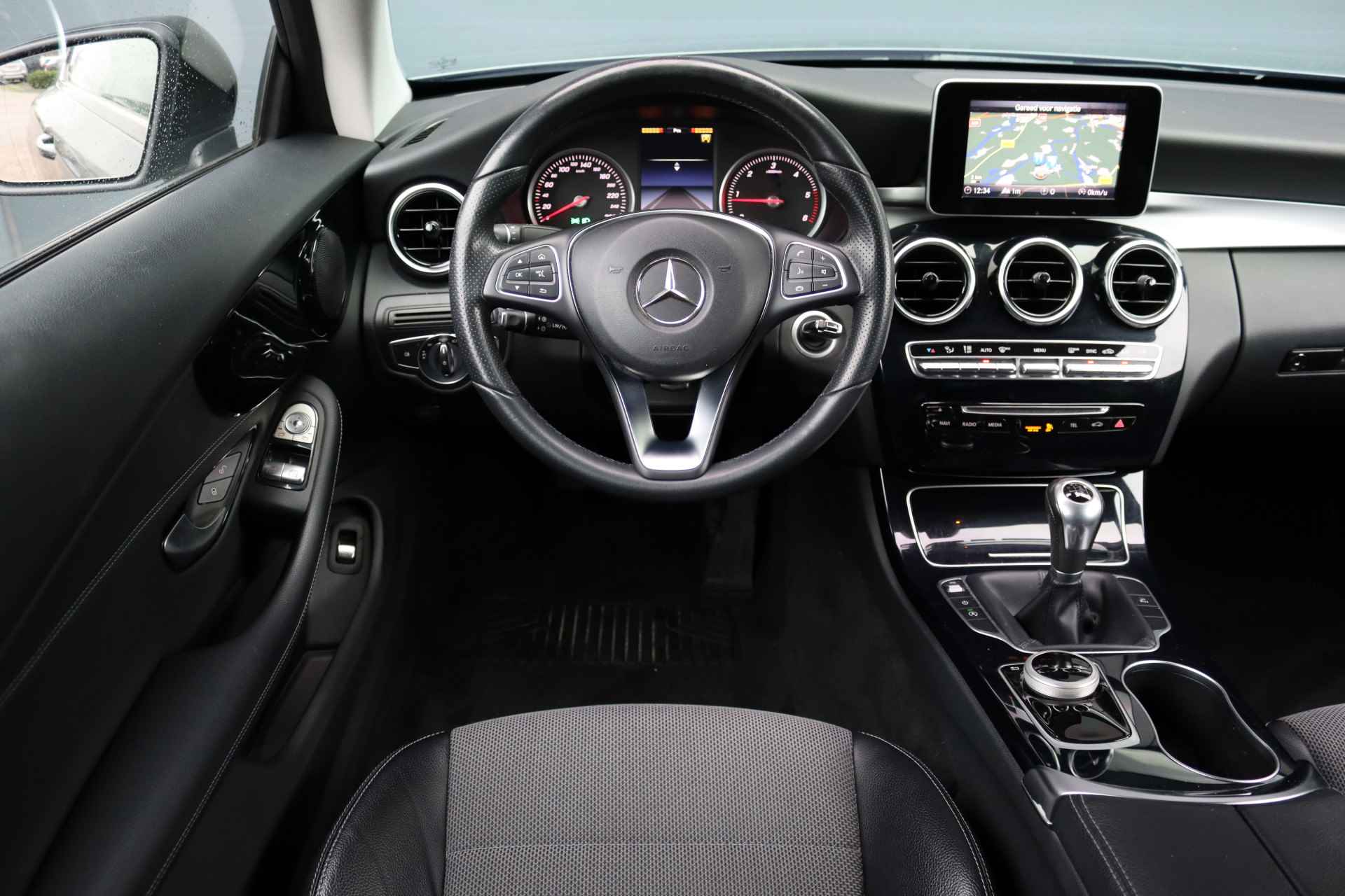 Mercedes-Benz C-Klasse Coupé 220 d Ambition | Cruise Control | High Perf. LED | Parkeerassistent | Navigatie | Bluetooth | CD-speler | 18-inch velgen | Metallic | - 24/27