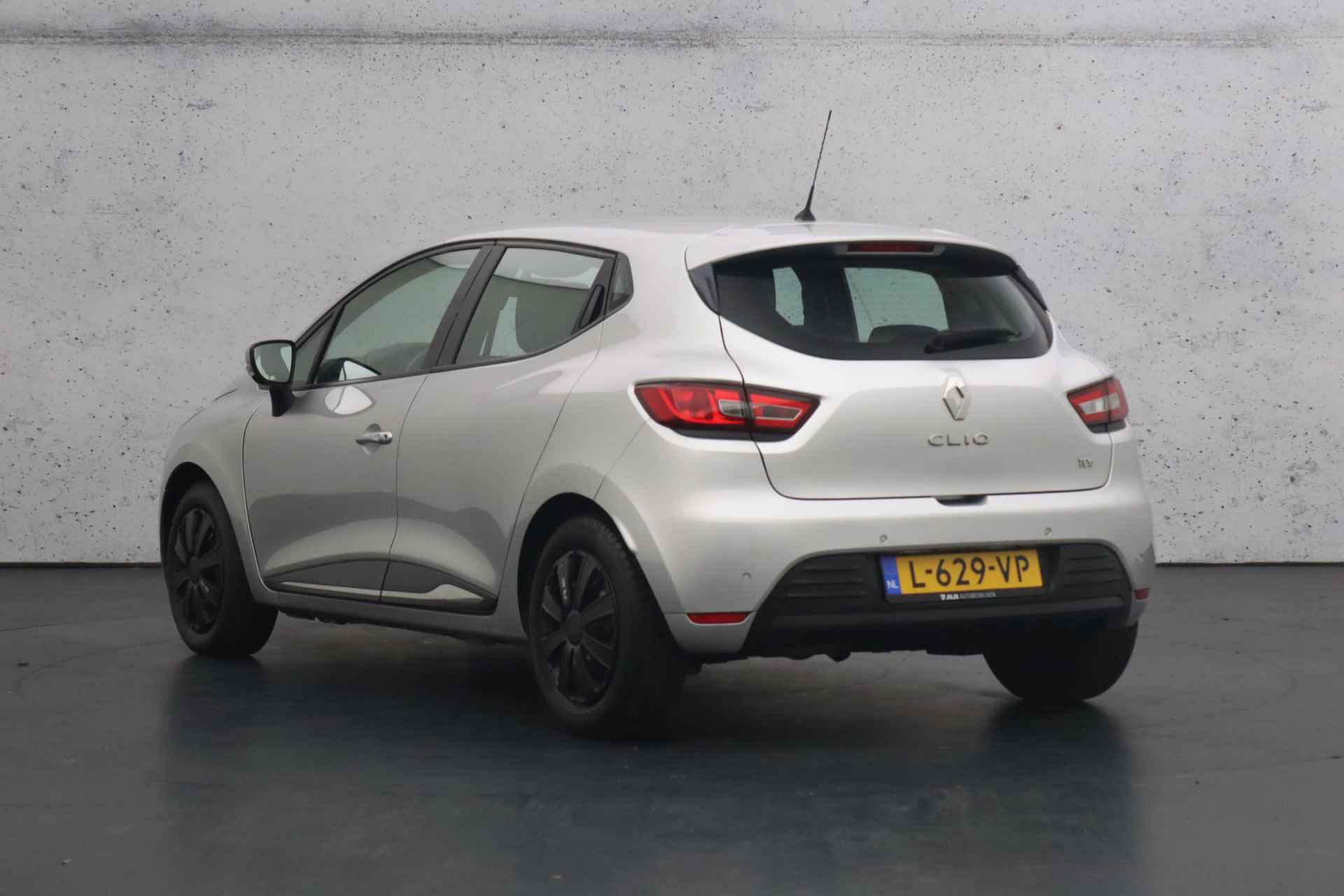 Renault Clio 0.9 TCe Limited | Airco | Cruise control | Navigatie | Parkeersensoren | Multifunctioneel stuur - 7/27