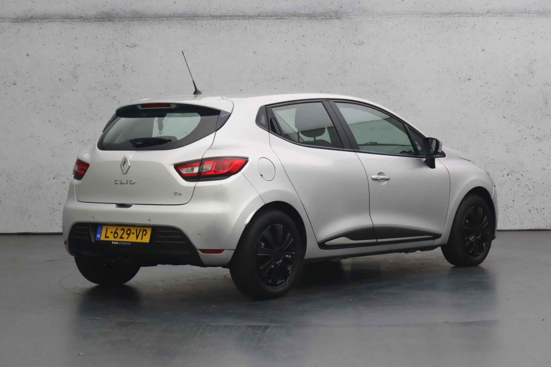 Renault Clio 0.9 TCe Limited | Airco | Cruise control | Navigatie | Parkeersensoren | Multifunctioneel stuur - 22/27