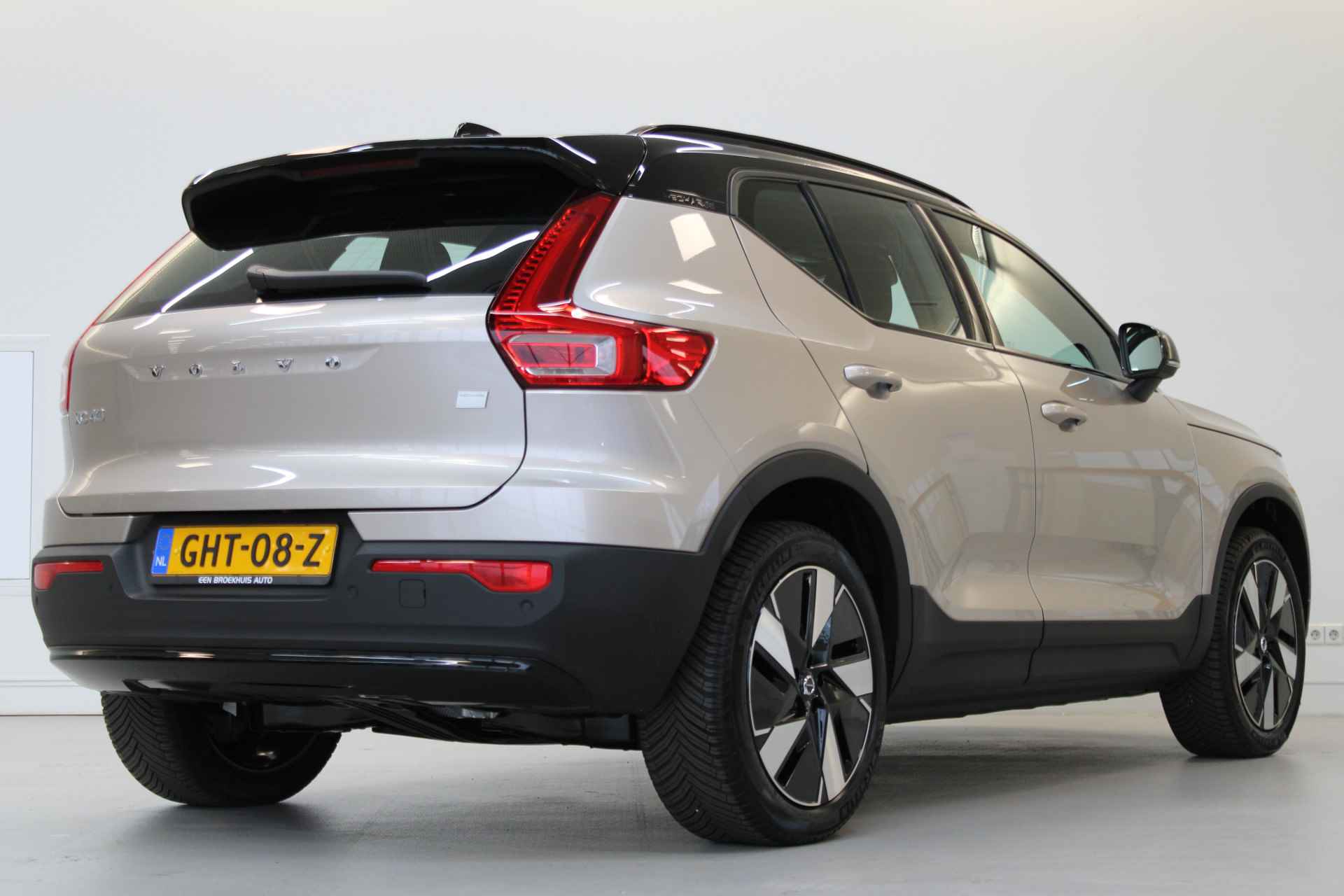 Volvo XC40 Extended Range 252PK Plus 82kWh | Keyless Entry | Trekhaak | Stoelverwarming | Navigatie - 3/50