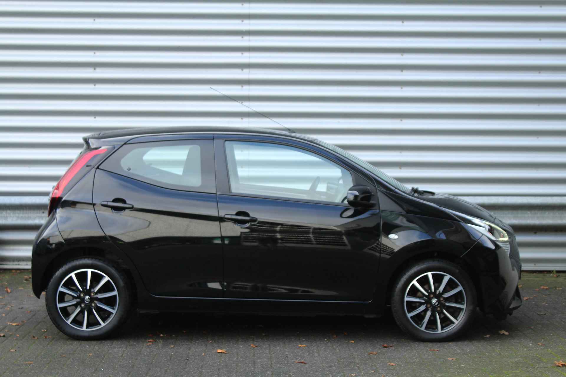 Toyota Aygo 1.0 VVT-i 73pk x-play limited NL-Auto NAP Airco Carplay El. Ramen CPV - 5/31