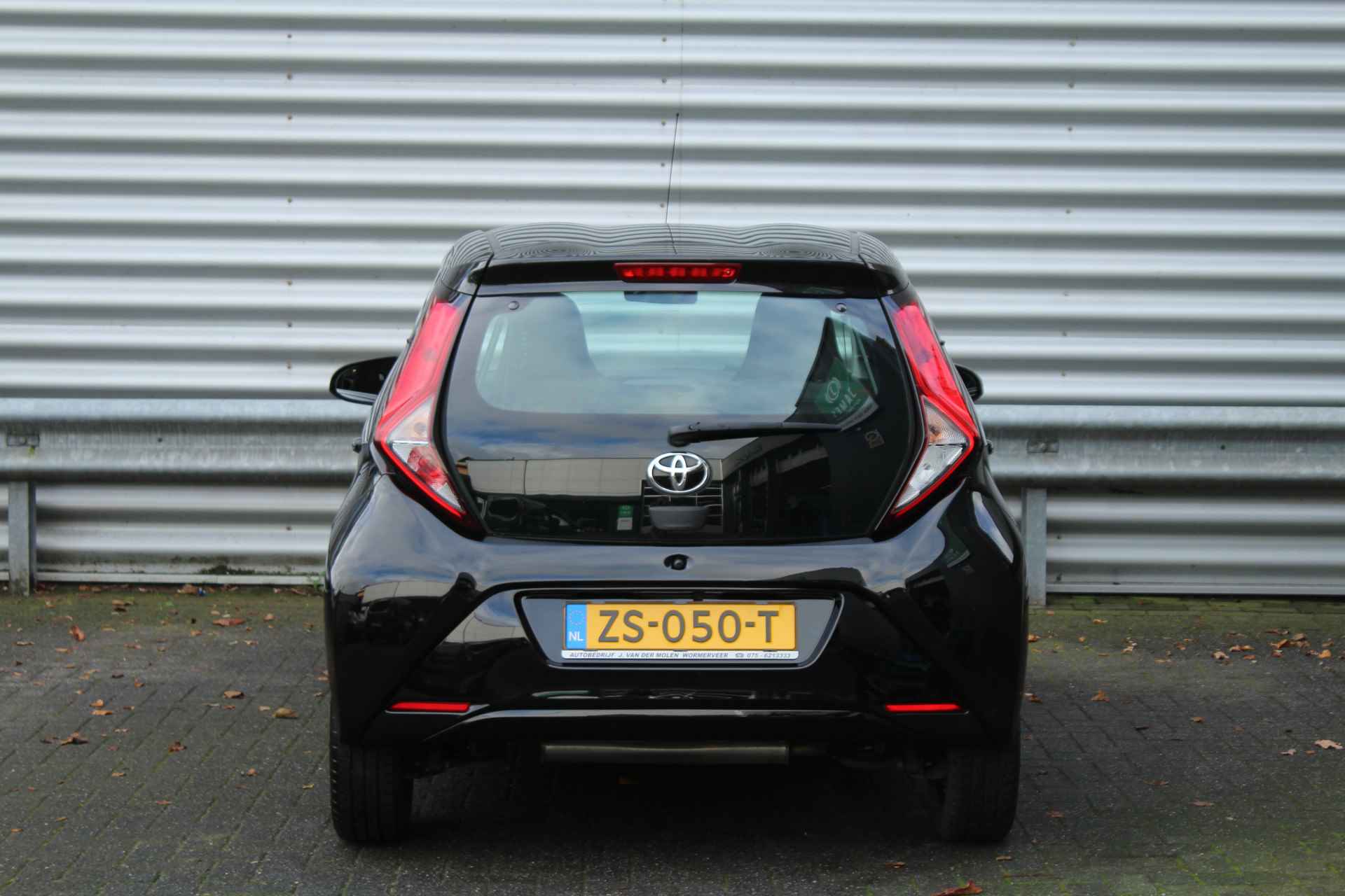 Toyota Aygo 1.0 VVT-i 73pk x-play limited NL-Auto NAP Airco Carplay El. Ramen CPV - 7/31