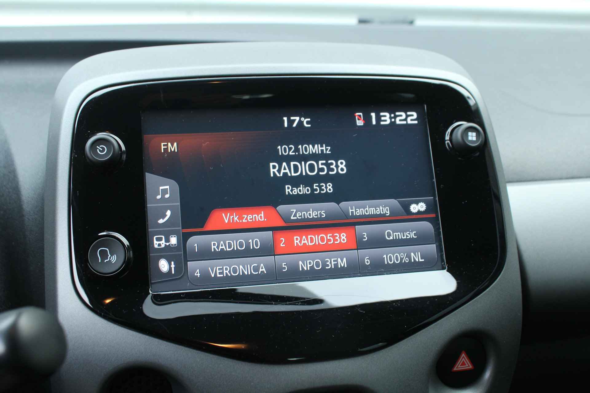 Toyota Aygo 1.0 VVT-i 73pk x-play limited NL-Auto NAP Airco Carplay El. Ramen CPV - 14/31