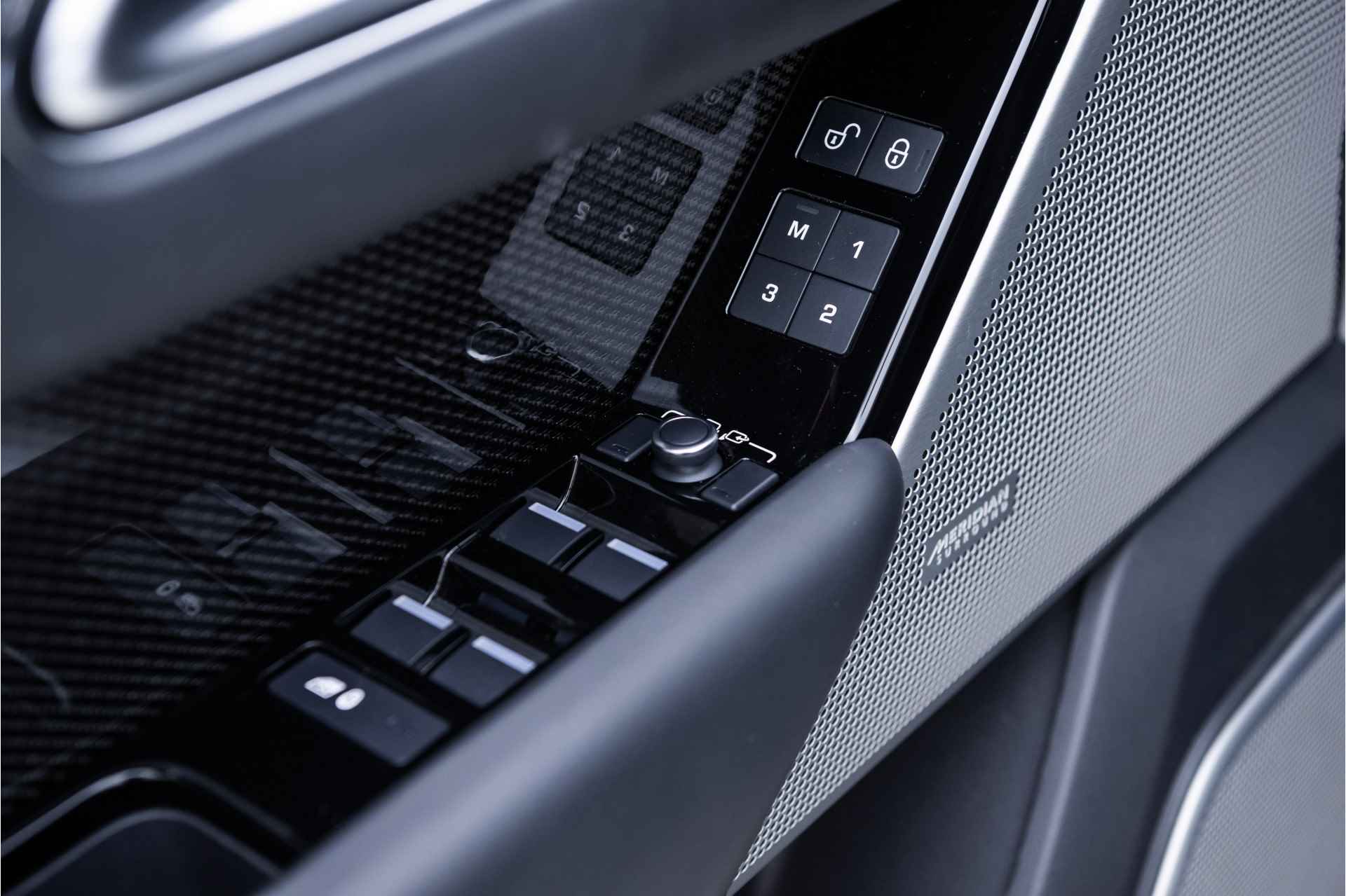 Land Rover Range Rover Velar 5.0 V8 SVAutobiography Dynamic Edition | Carbon Exterior Elements | Adaptive Dynamics | Koel/verwarmbare voorstoelen | NIEUWSTAAT - 34/47