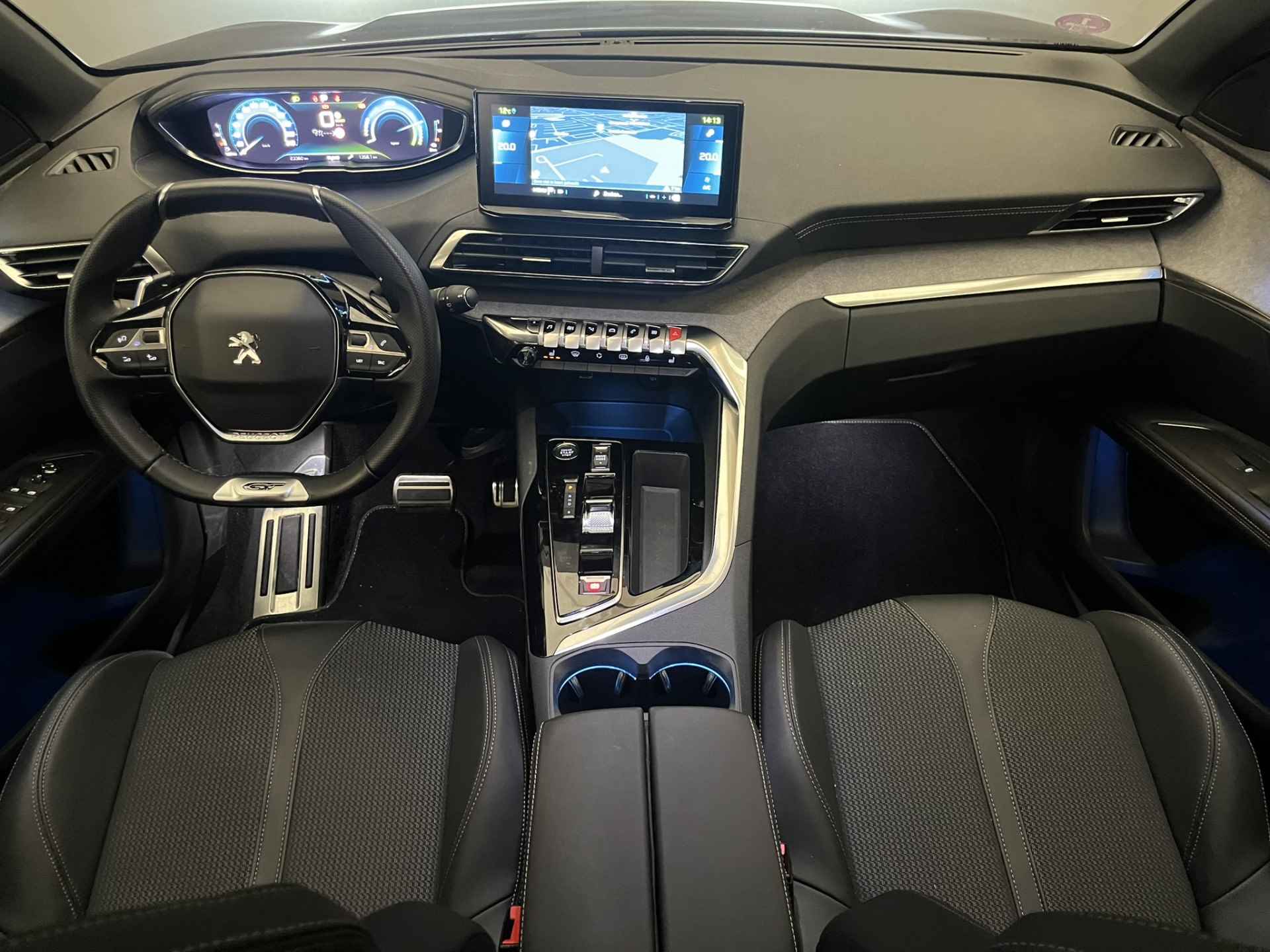 Peugeot 3008 1.6 HYbrid 225 GT | Black Pack | Panoramadak | Keyless | Elek.Klep | Camera | Adaptieve cruise | Clima | Dode hoek | DAB+ | Leder/Stof | 19'' Lichtmetaal | Getint glas | Carplay | 2023 | 23.300KM! | - 4/40