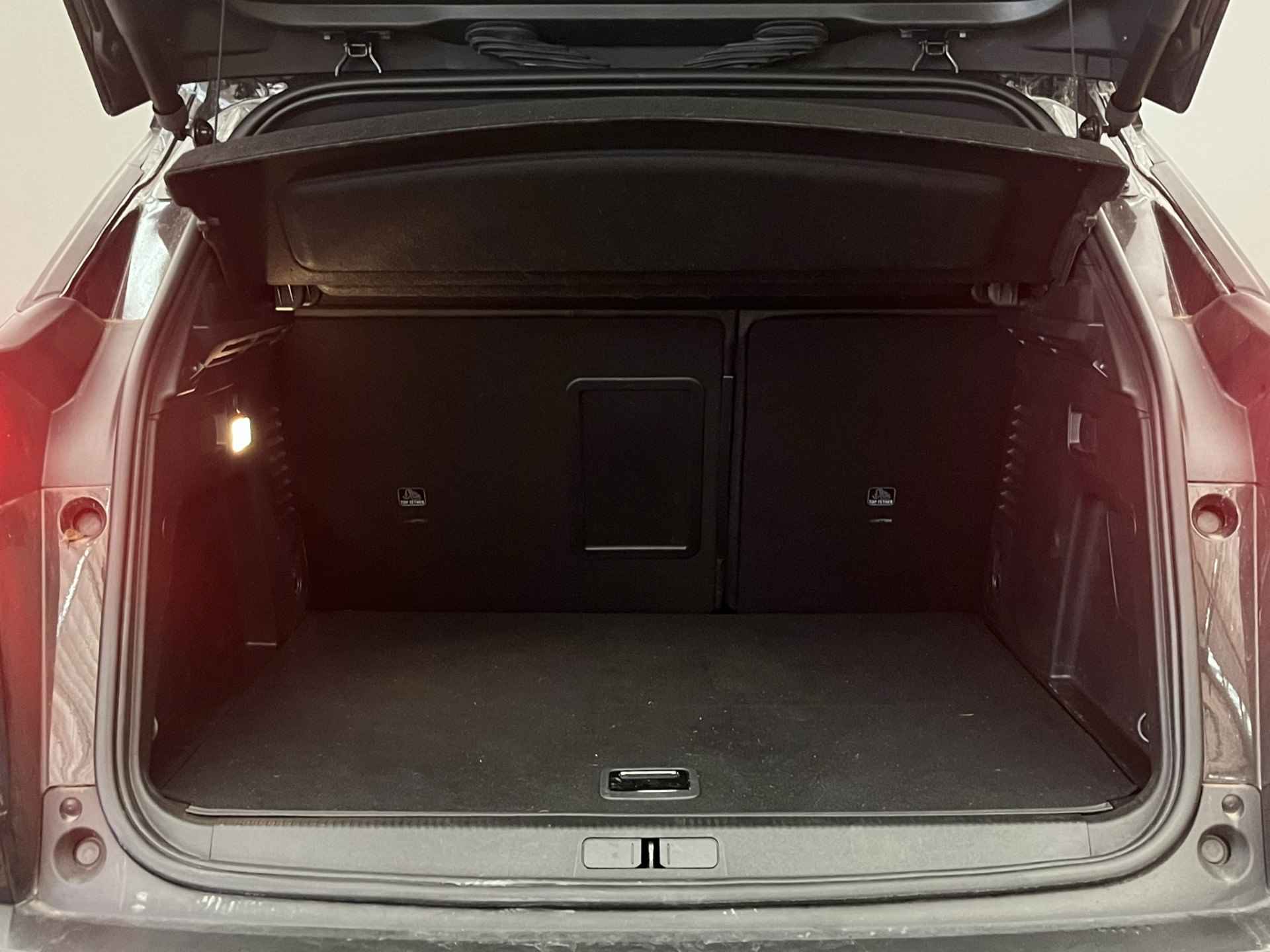 Peugeot 3008 1.6 HYbrid 225 GT | Black Pack | Panoramadak | Keyless | Elek.Klep | Camera | Adaptieve cruise | Clima | Dode hoek | DAB+ | Leder/Stof | 19'' Lichtmetaal | Getint glas | Carplay | 2023 | 23.300KM! | - 15/40