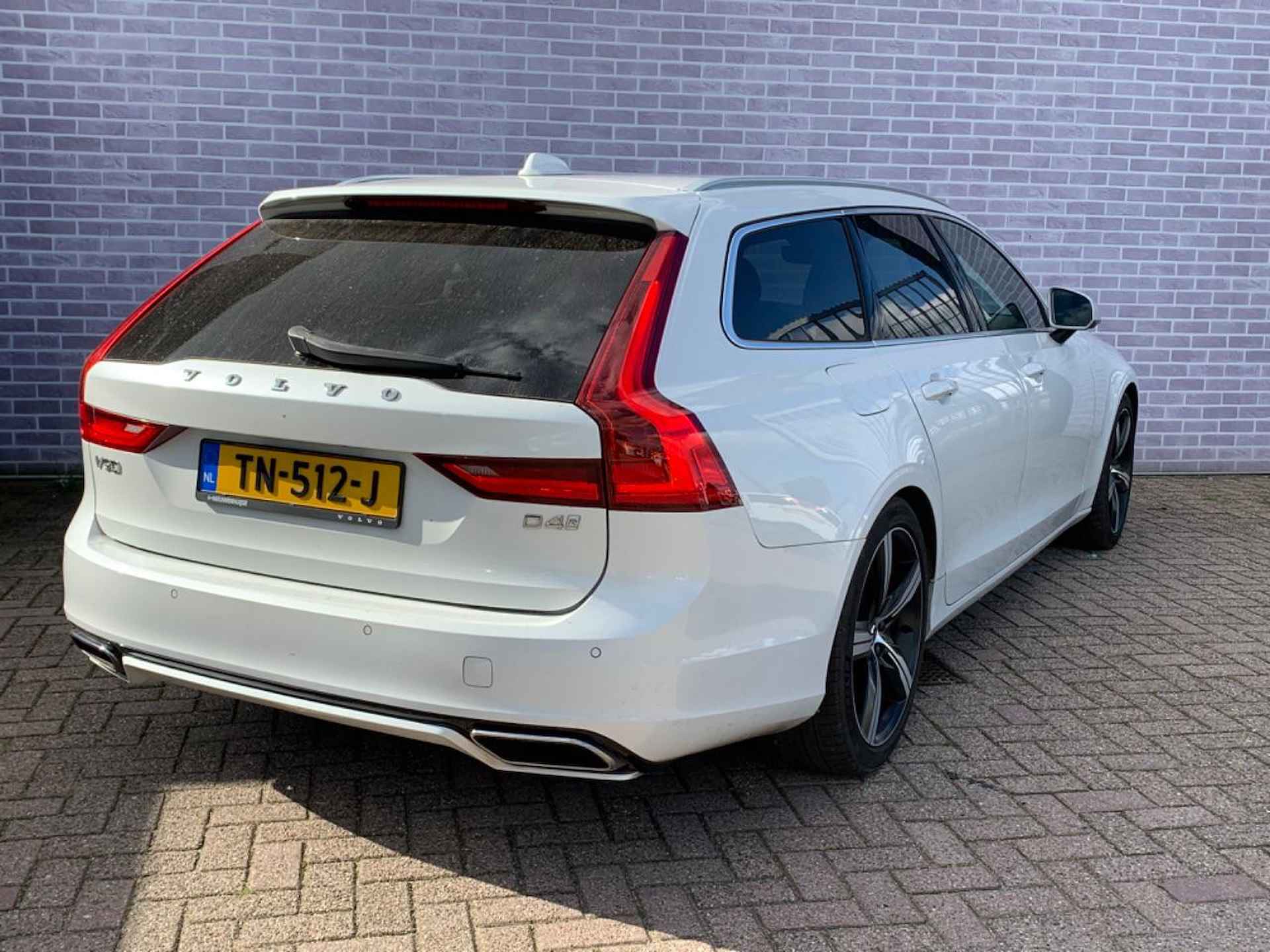 Volvo V90 2.0 D4 R-Design 190PK | Trekhaak | Adaptive cruise control | verwarmde voorstoelen | zitvlak verlengers | AppleCarPlay | Actieve bocht verlichting | Achterbank verwarmd | elektrische achterklep | - 4/10