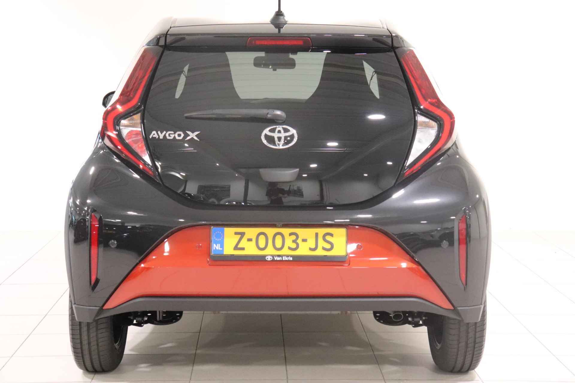 Toyota Aygo X 1.0 VVT-i MT envy  Limited, Stoelverwarming, Smartkey, Draadloos laden, Snel leverbaar!! - 4/38