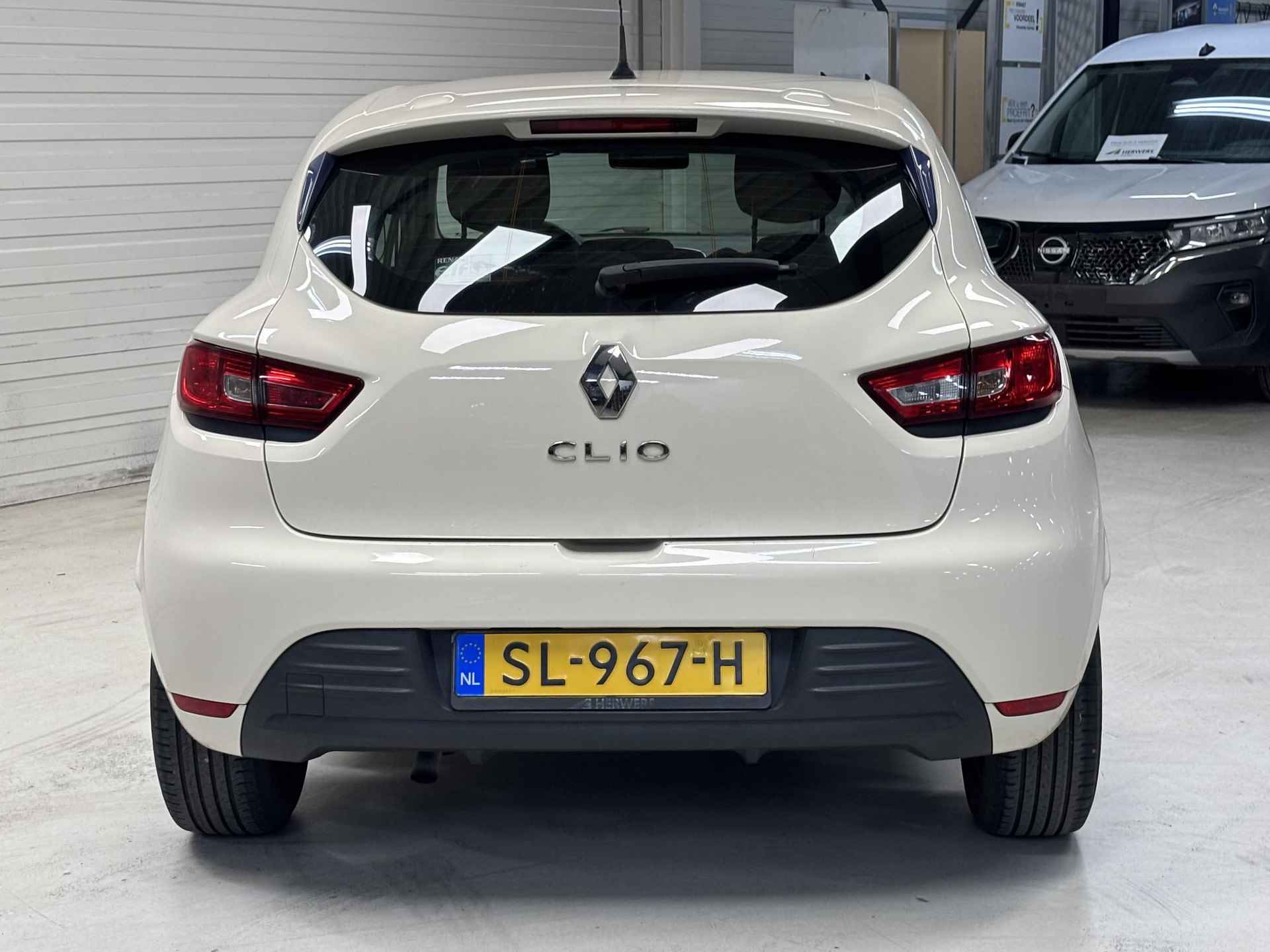 Renault Clio 0.9 TCe Zen / Airco / Navigatiesysteem full map / LED dagrijverlichting / DAB / Cruise control / Speciale kleur - 11/34