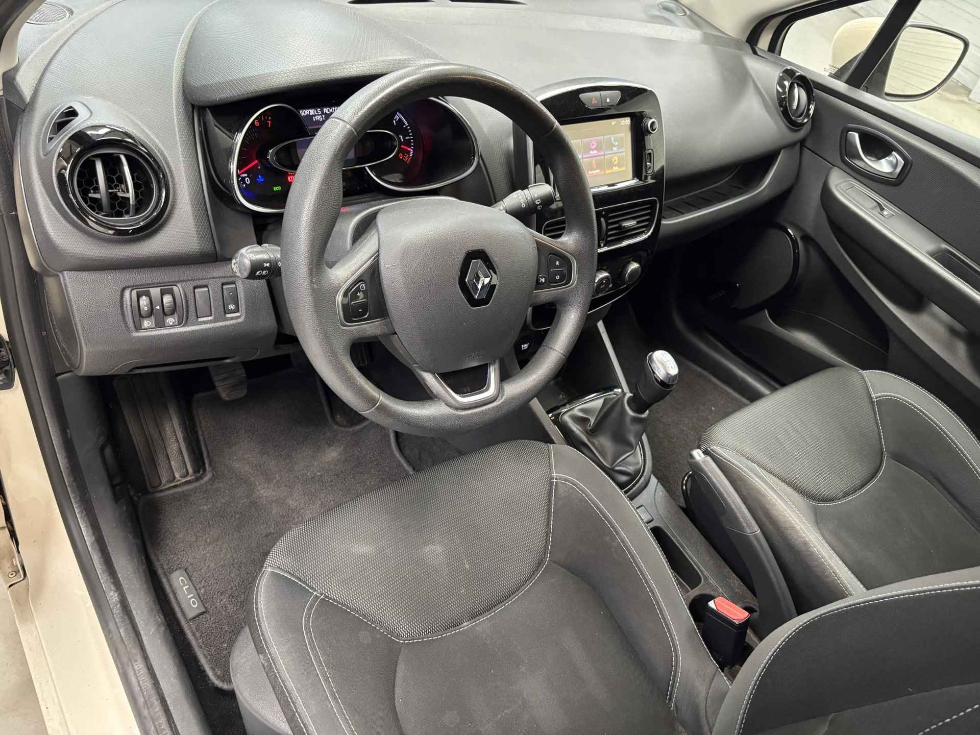 Renault Clio 0.9 TCe Zen / Airco / Navigatiesysteem full map / LED dagrijverlichting / DAB / Cruise control / Speciale kleur - 16/34