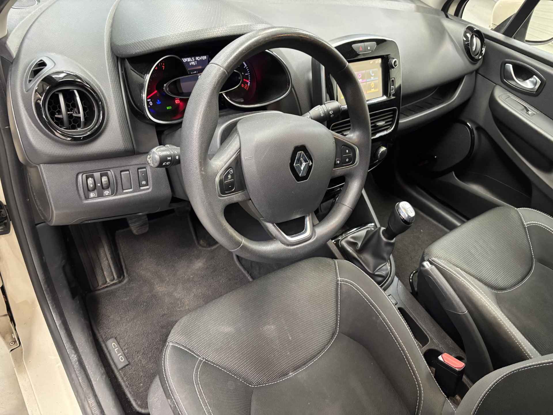 Renault Clio 0.9 TCe Zen / Airco / Navigatiesysteem full map / LED dagrijverlichting / DAB / Cruise control / Speciale kleur - 19/34