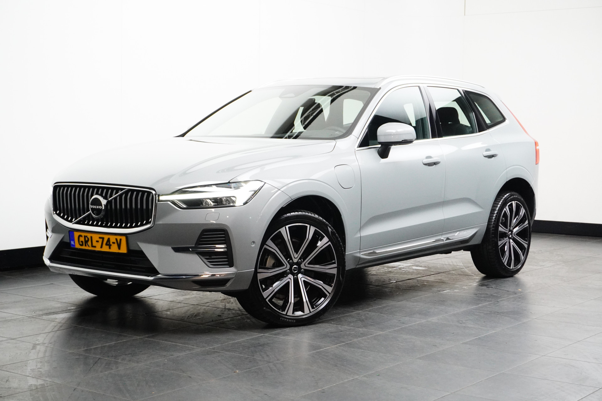 Volvo XC60 2.0 Recharge T6 AWD Ultimate Bright| Headup display| Rondom camera| Adaptive cruise| 21 inch wielenset| Panoramadak