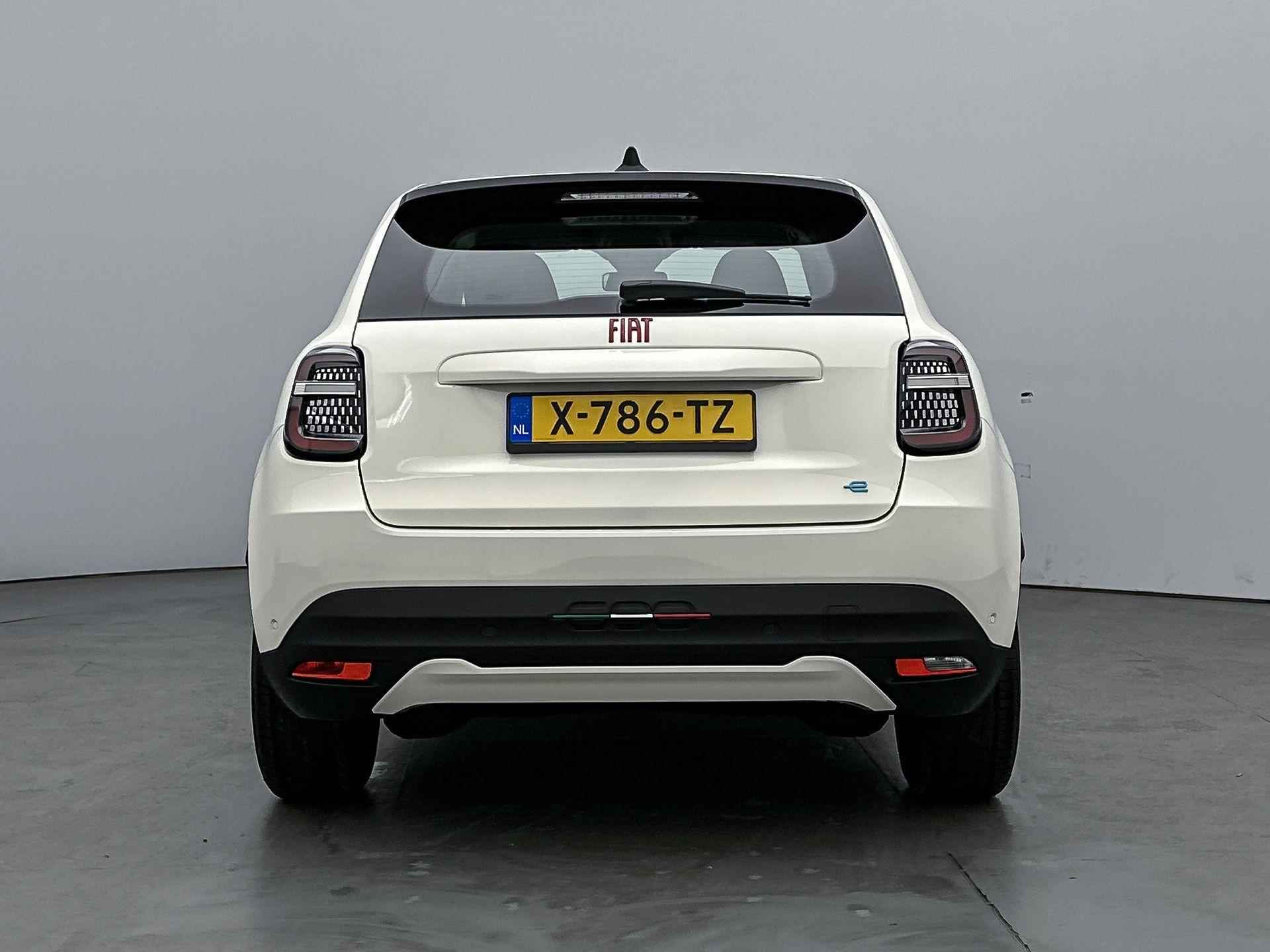 Fiat 600e EV RED 54 kWh 156 pk | Navigatie via Apple Carplay/Android Auto | Parkeersensoren Achter | LED Koplampen | Keyless Start | Volledig Digitaal Instrumentenpaneel | DAB Ontvanger | Climate Control | Cruise Control | - 8/34