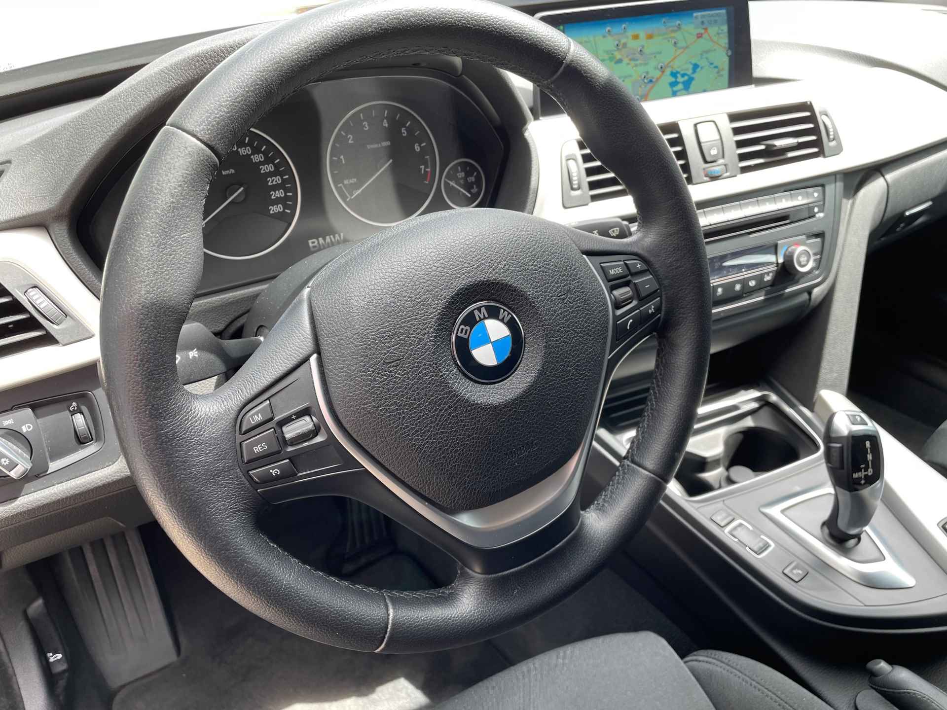 BMW 3-serie Gran Turismo 320i Essential /Navigatie - 17/20