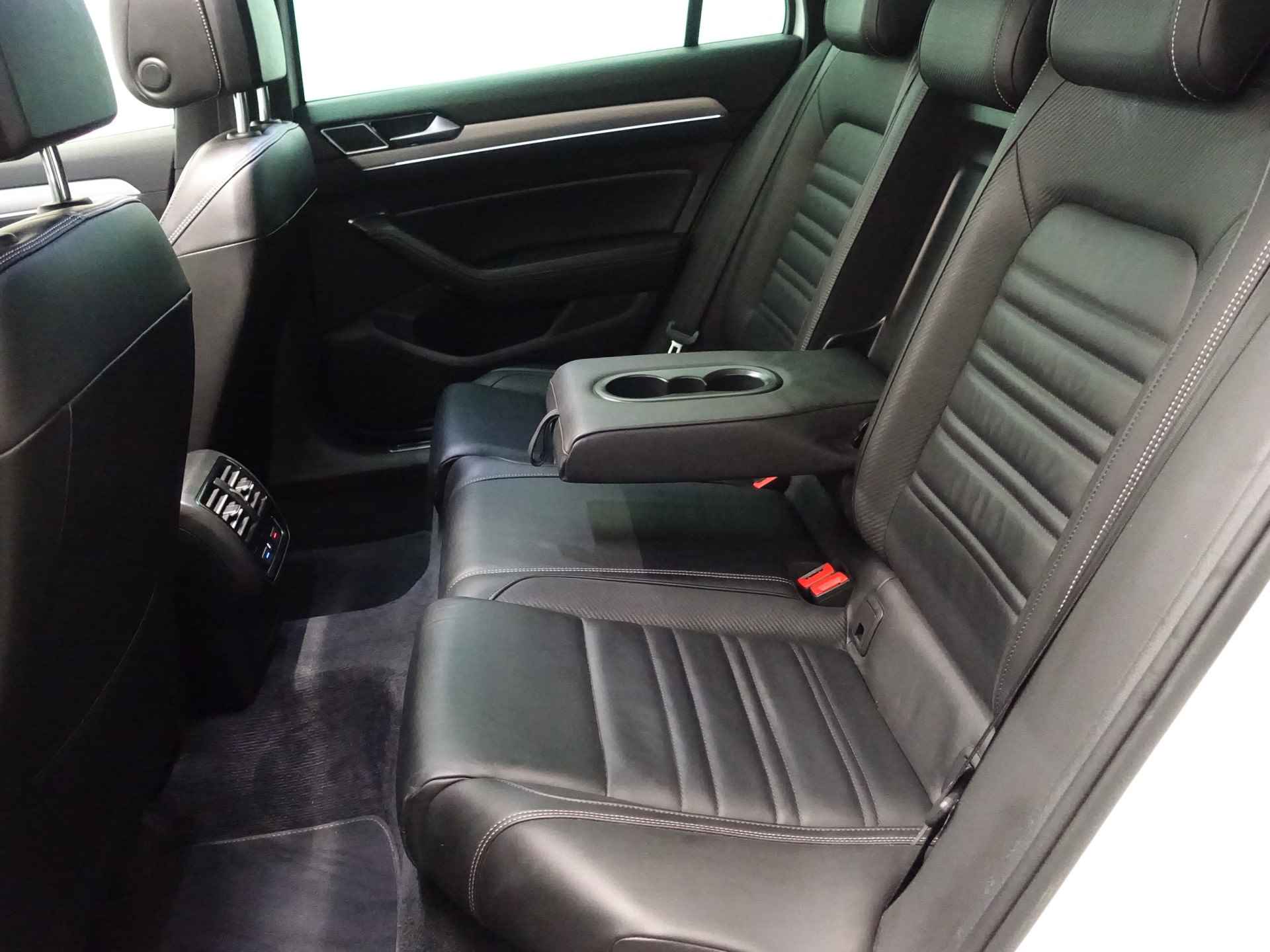 Volkswagen Passat Variant 1.4 TSI R-Line+ Aut- Virtual Cockpit, Panodak, Ergo Comfort, Xenon Led, Carplay - 38/48