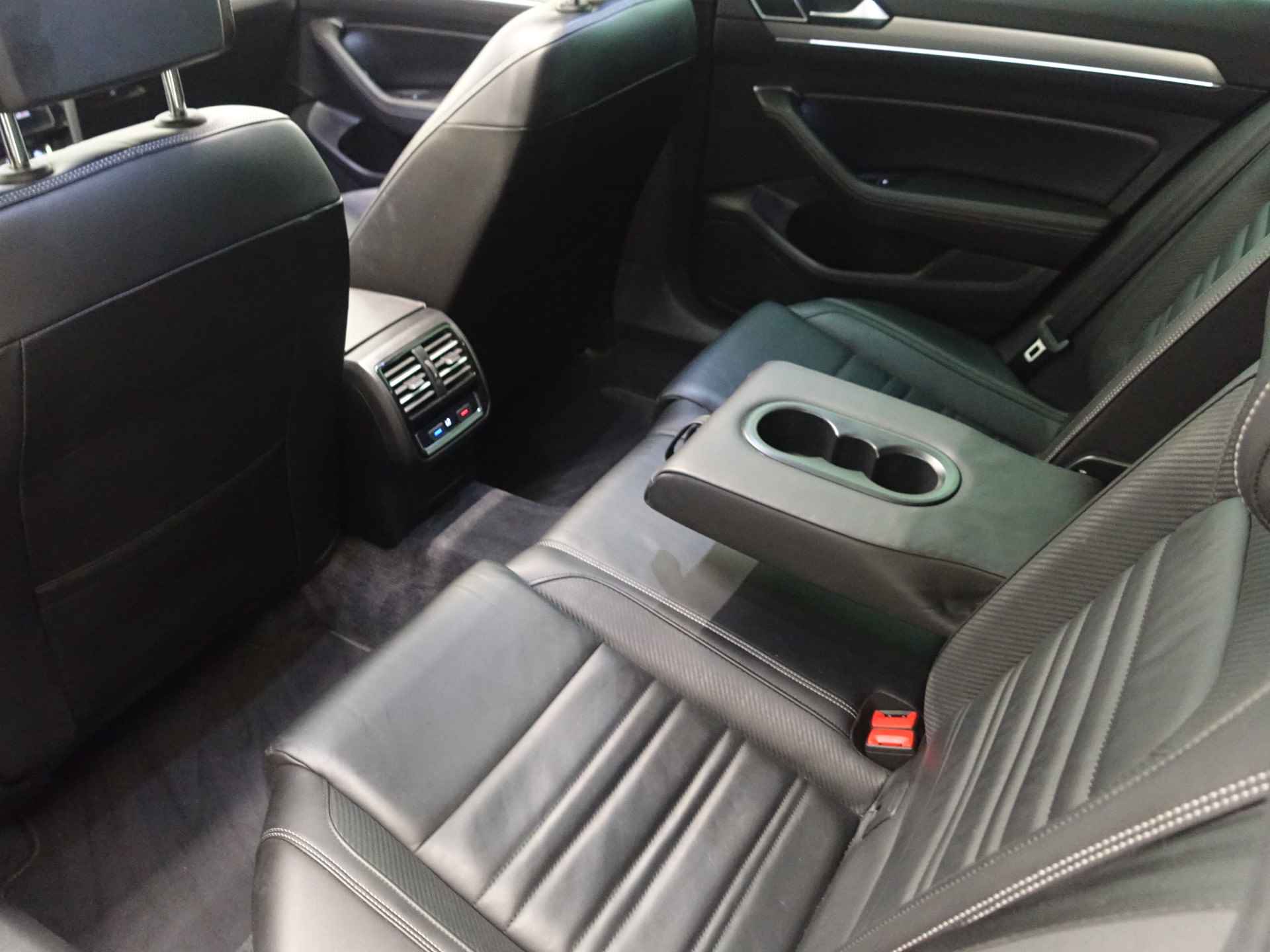 Volkswagen Passat Variant 1.4 TSI R-Line+ Aut- Virtual Cockpit, Panodak, Ergo Comfort, Xenon Led, Carplay - 40/48