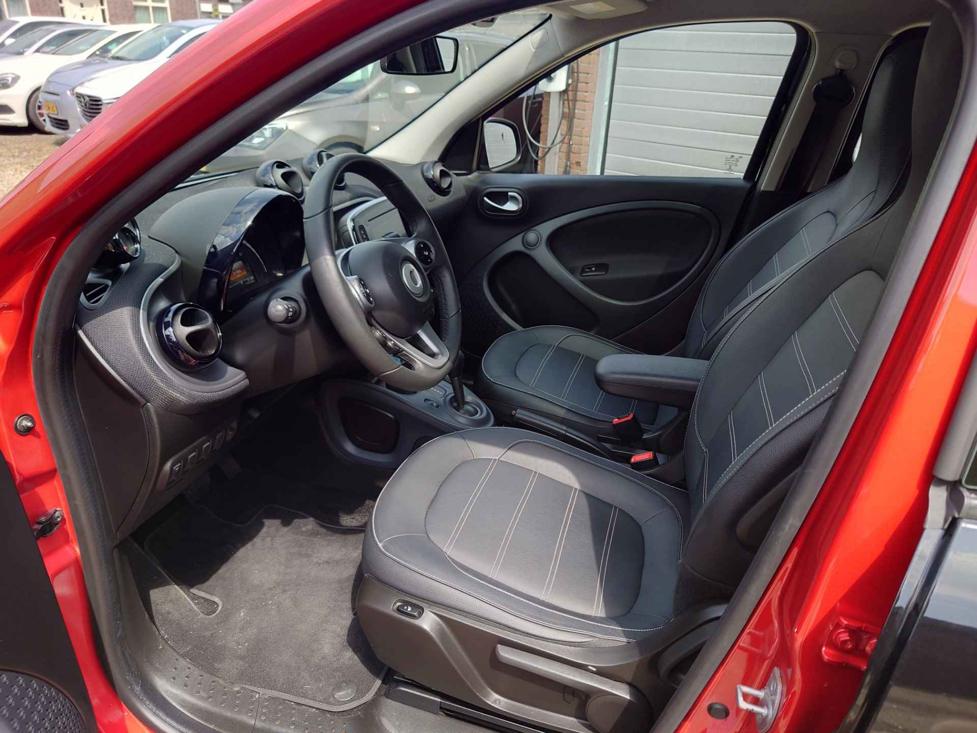 Smart Forfour EQ Comfort PLUS, Navigatie, BTW auto prijs incl BTW, zonnedak, 1e eigenaar - 10/25