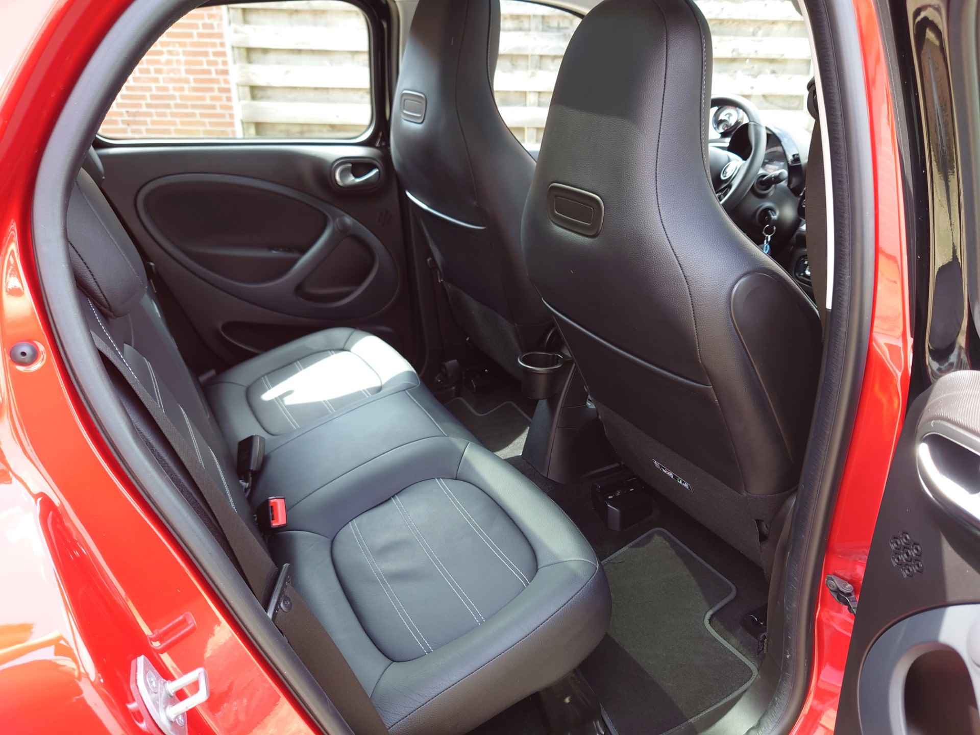 Smart Forfour EQ Comfort PLUS, Navigatie, BTW auto prijs incl BTW, zonnedak, 1e eigenaar - 17/25