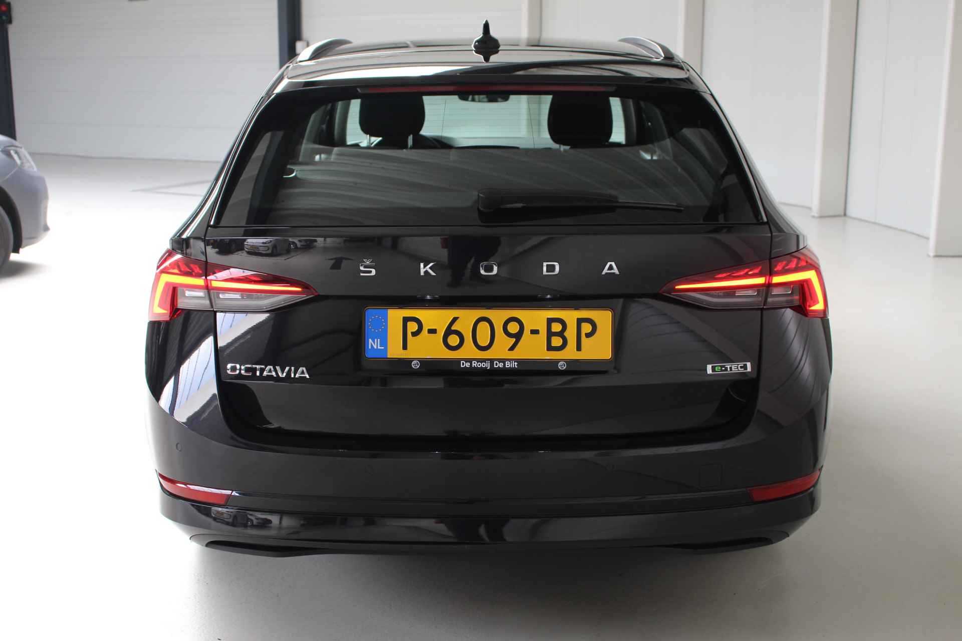 Škoda Octavia Combi 1.0 e-TSI MHEV Business Edition DSG Navigatie | lichtmetalen velgen | Parkeersensoren | El. achterklepbediening - 4/20