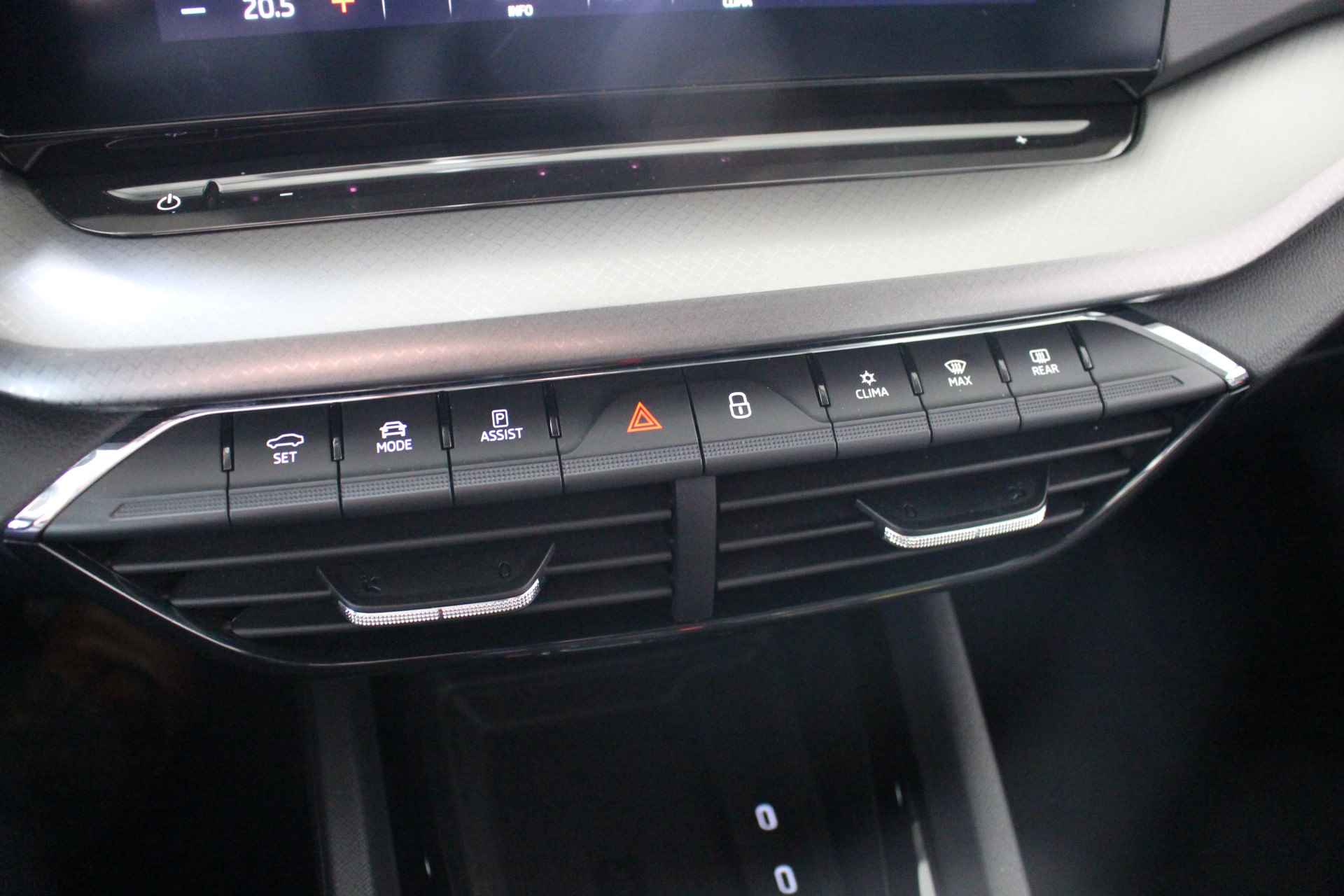 Škoda Octavia Combi 1.0 e-TSI MHEV Business Edition DSG Navigatie | lichtmetalen velgen | Parkeersensoren | El. achterklepbediening - 18/20