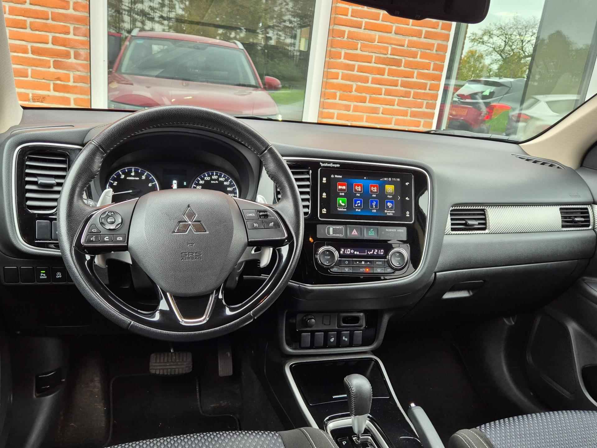 Mitsubishi Outlander 2.0 Connect Pro 150PK 5drs AUTOMAAT clima, cruise, navi, carplay, keyless, led, trekhaak RIJKLAAR - 10/20