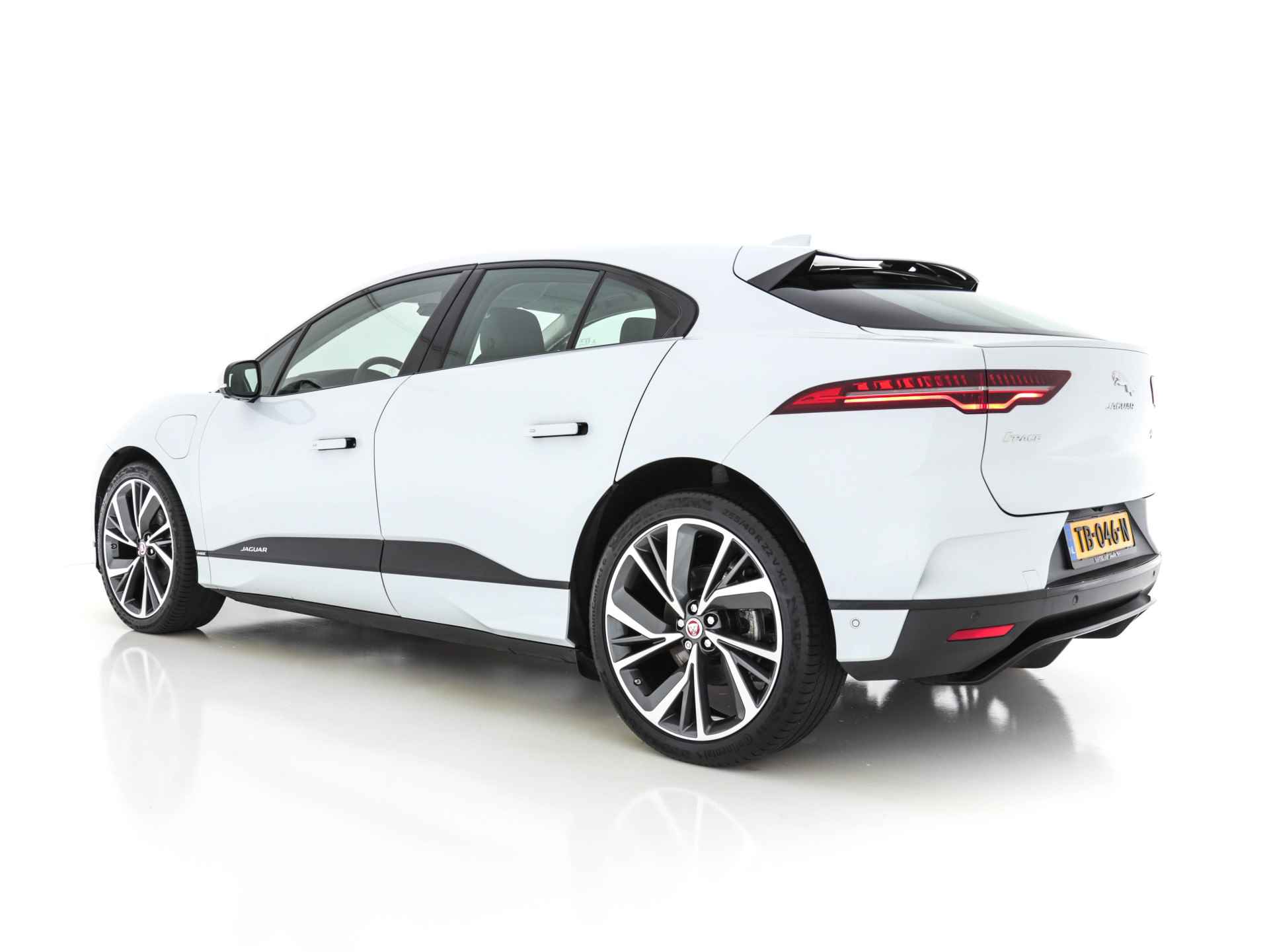 Jaguar I-PACE EV400 HSE First Edition AWD (INCL-BTW) Aut. *VIRTUAL-COCKPIT | MATRIX-LED | MICROFIBRE | MERIDIAN-AUDIO | SURROUND-VIEW | KEYLESS | LANE-ASSIST | BLIND-SPOT | CRUISE | DAB | MEMORY | SPORT-SEATS | 22"ALU* - 4/36