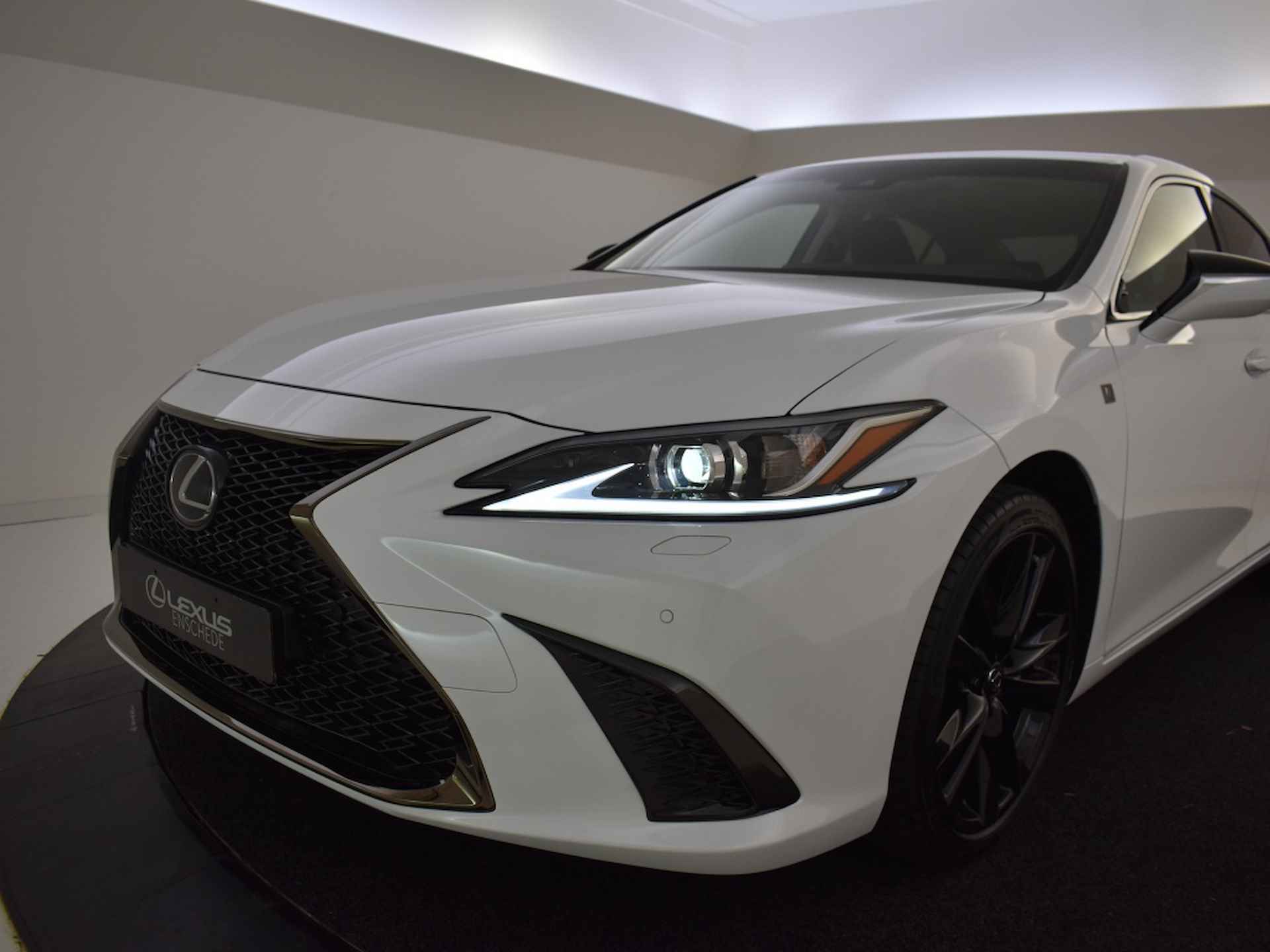 Lexus ES 300h F Sport Design | DEMO - 16/39