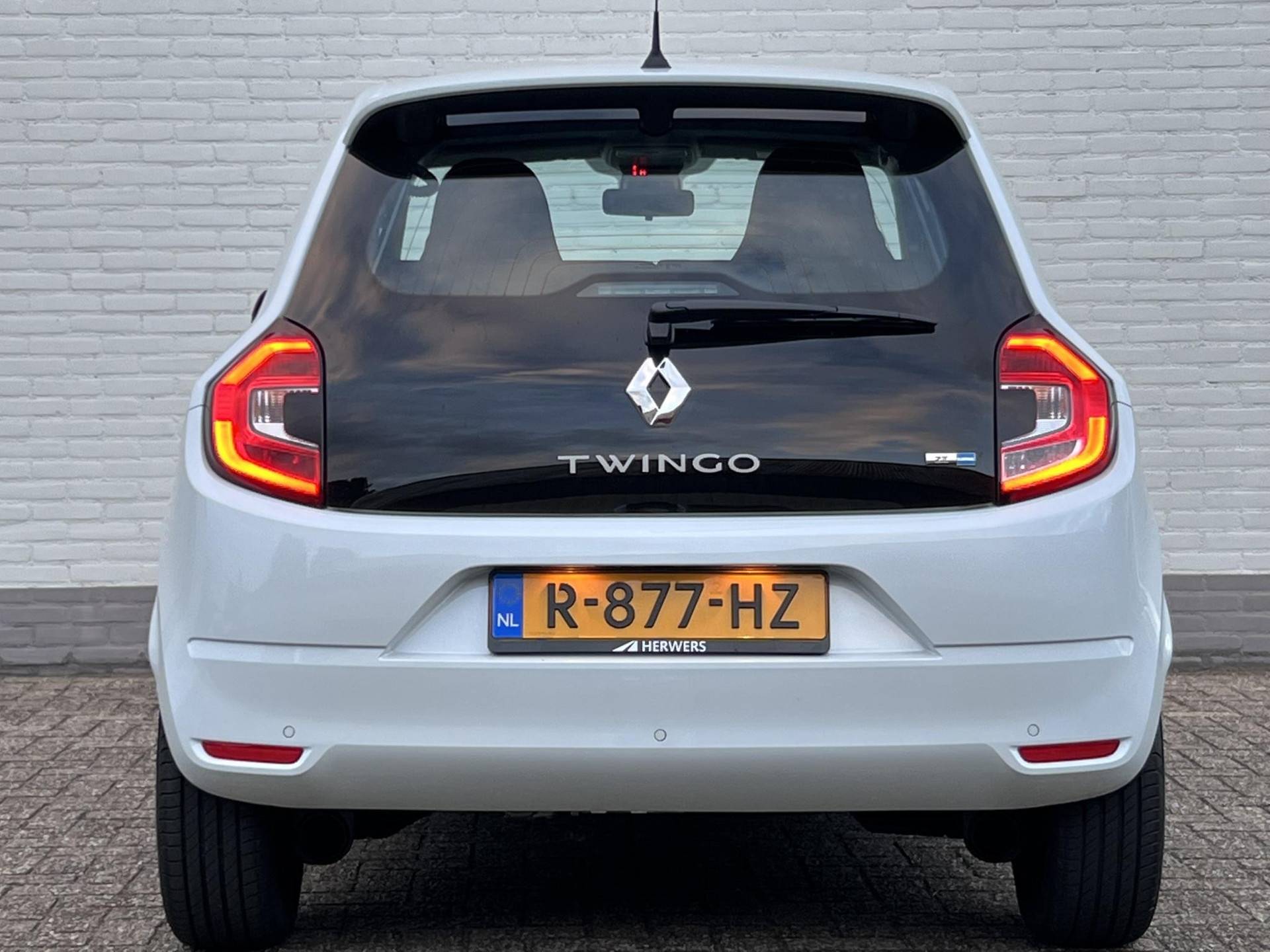 Renault Twingo Z.E. R80 E-Tech Equilibre / €2.000,- subsidie mogelijk / DEMO / Actieradius 190KM WLTP / Navigatie via Apple CarPlay / Android Auto / Stoelverwarming / DAB / PDC / Pack Rouge - 39/51