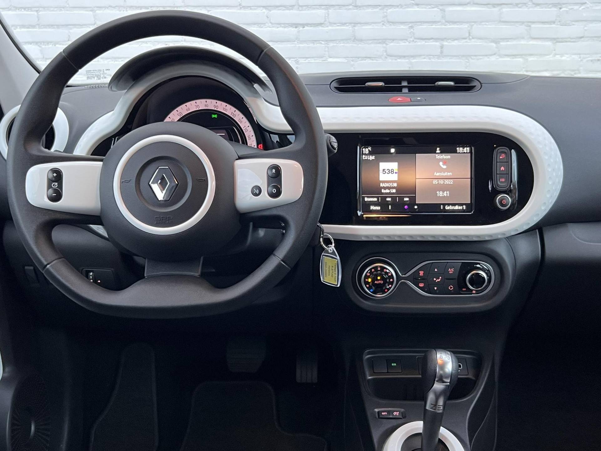 Renault Twingo Z.E. R80 E-Tech Equilibre / €2.000,- subsidie mogelijk / DEMO / Actieradius 190KM WLTP / Navigatie via Apple CarPlay / Android Auto / Stoelverwarming / DAB / PDC / Pack Rouge - 44/51