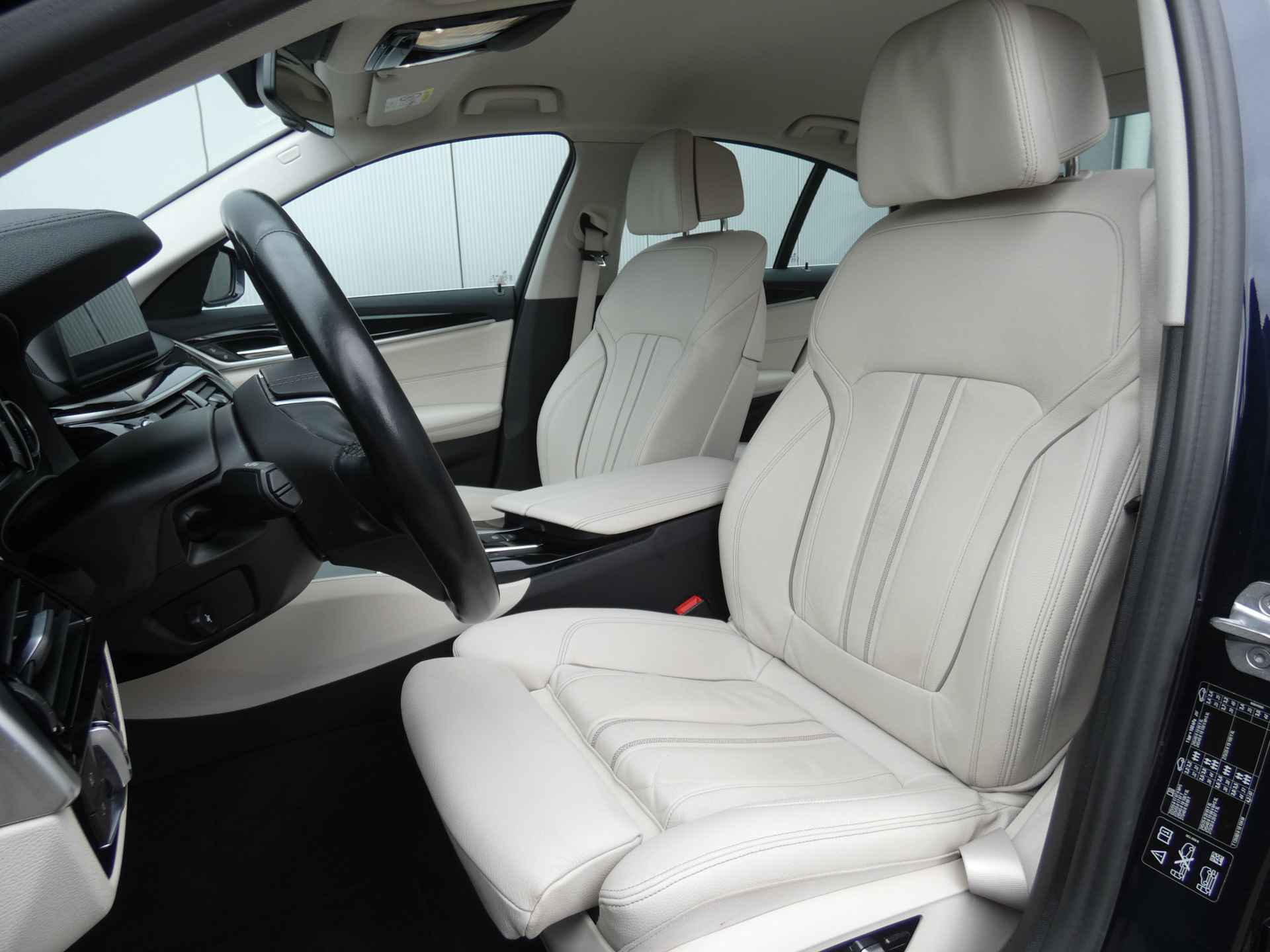 BMW 5 Serie 530i xDrive High Executive | 1e eigenaar | Comfort stoelen | Leder | Trekhaak | Head-up - 4/86