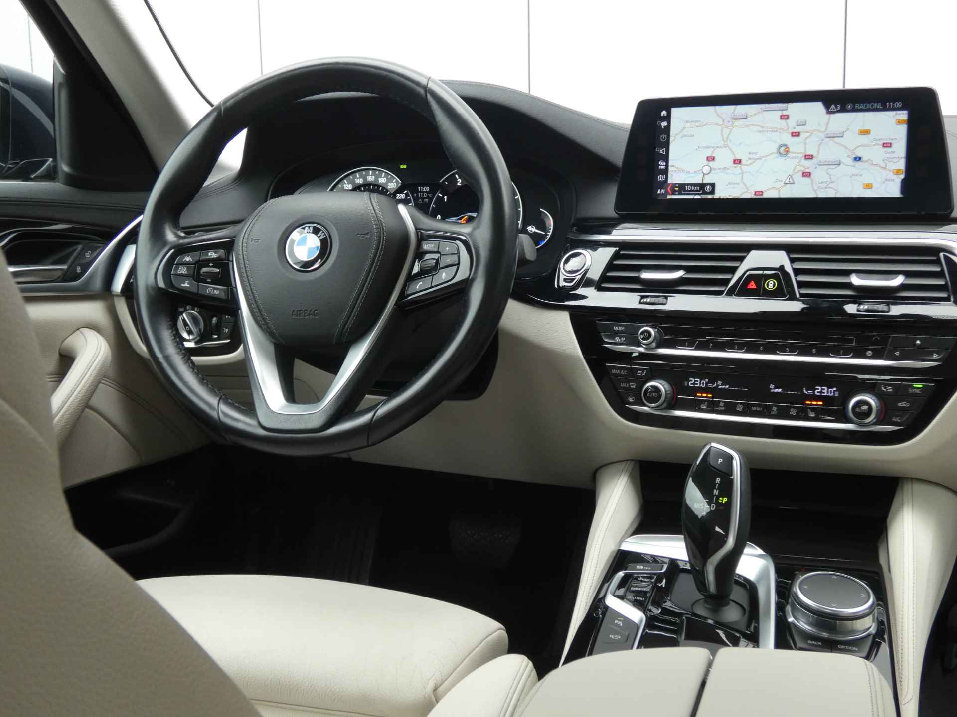 BMW 5 Serie 530i xDrive High Executive | 1e eigenaar | Comfort stoelen | Leder | Trekhaak | Head-up - 26/86