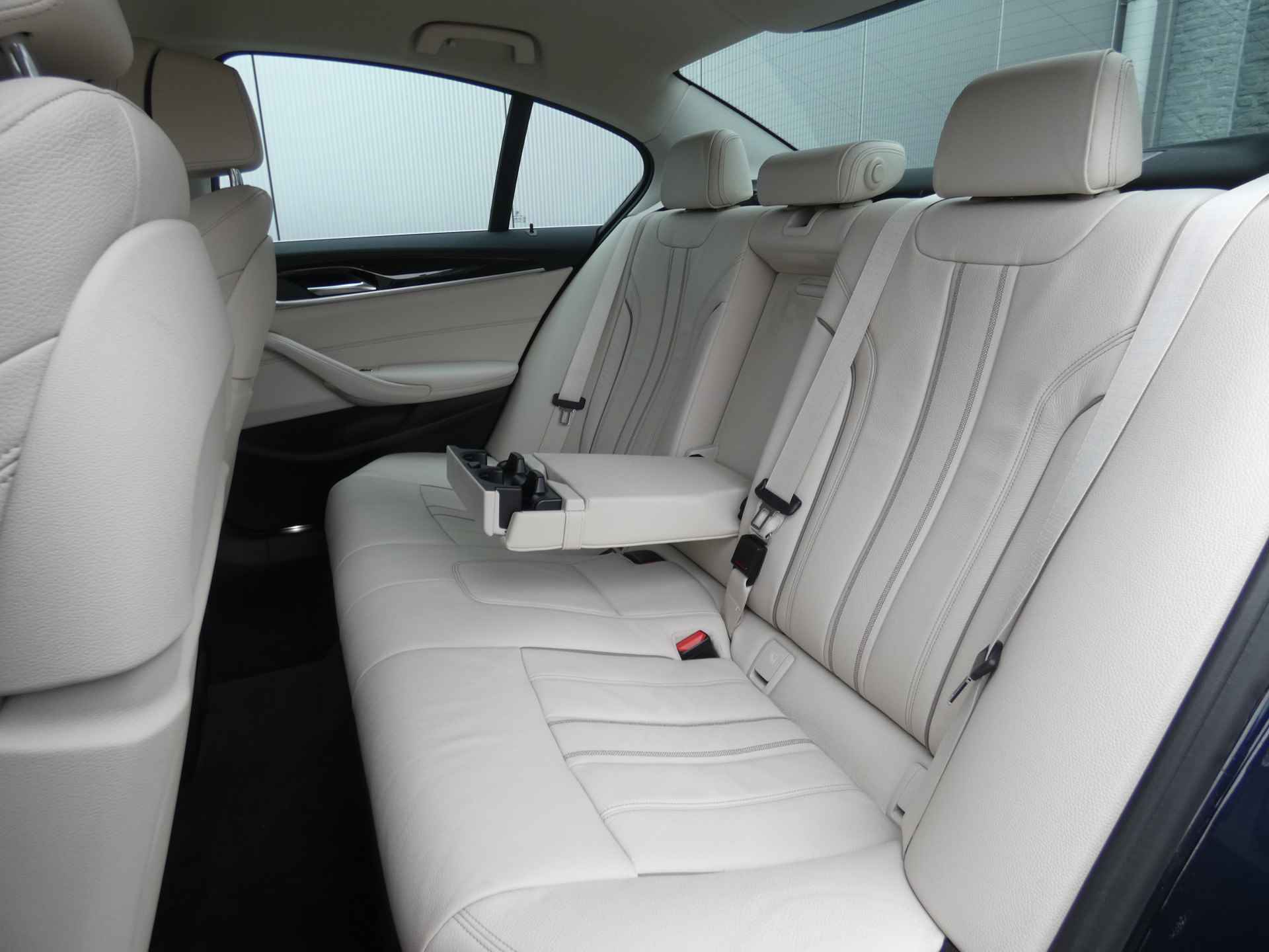 BMW 5 Serie 530i xDrive High Executive | 1e eigenaar | Comfort stoelen | Leder | Trekhaak | Head-up - 31/86