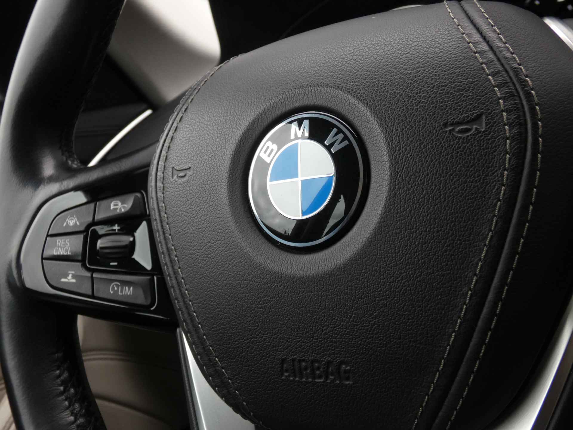 BMW 5 Serie 530i xDrive High Executive | 1e eigenaar | Comfort stoelen | Leder | Trekhaak | Head-up - 79/86
